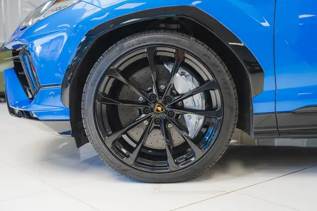 Lamborghini Urus view 15