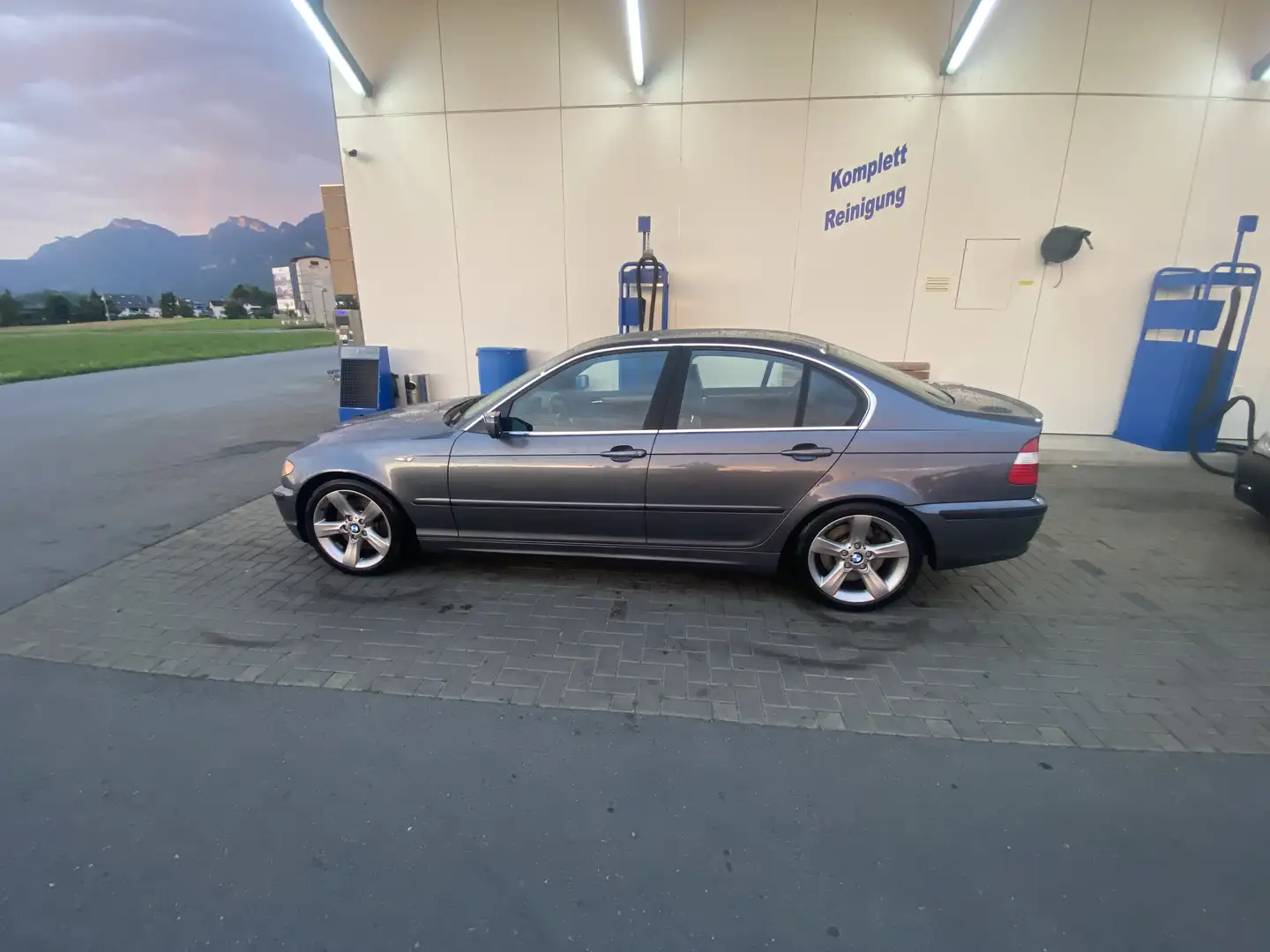 BMW 330 330i - 2