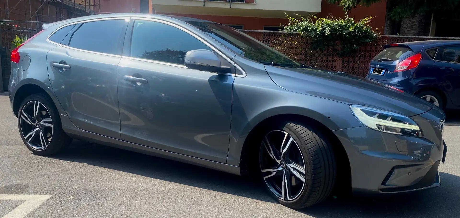 Volvo V40 T5 Geartronic RDesign Gris - 1