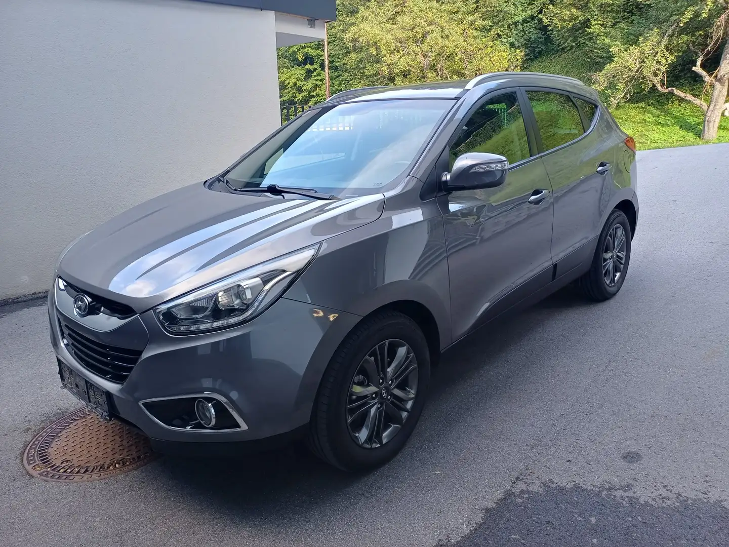 Hyundai iX35 2,0 CRDi Premium 4WD Grau - 1