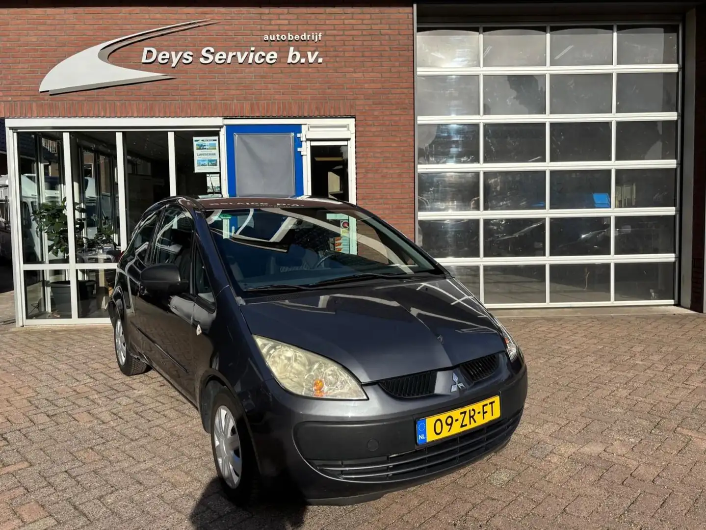 Mitsubishi Colt 1.1 Incharge | Climate Control Airco | Radio | Etc Grijs - 1