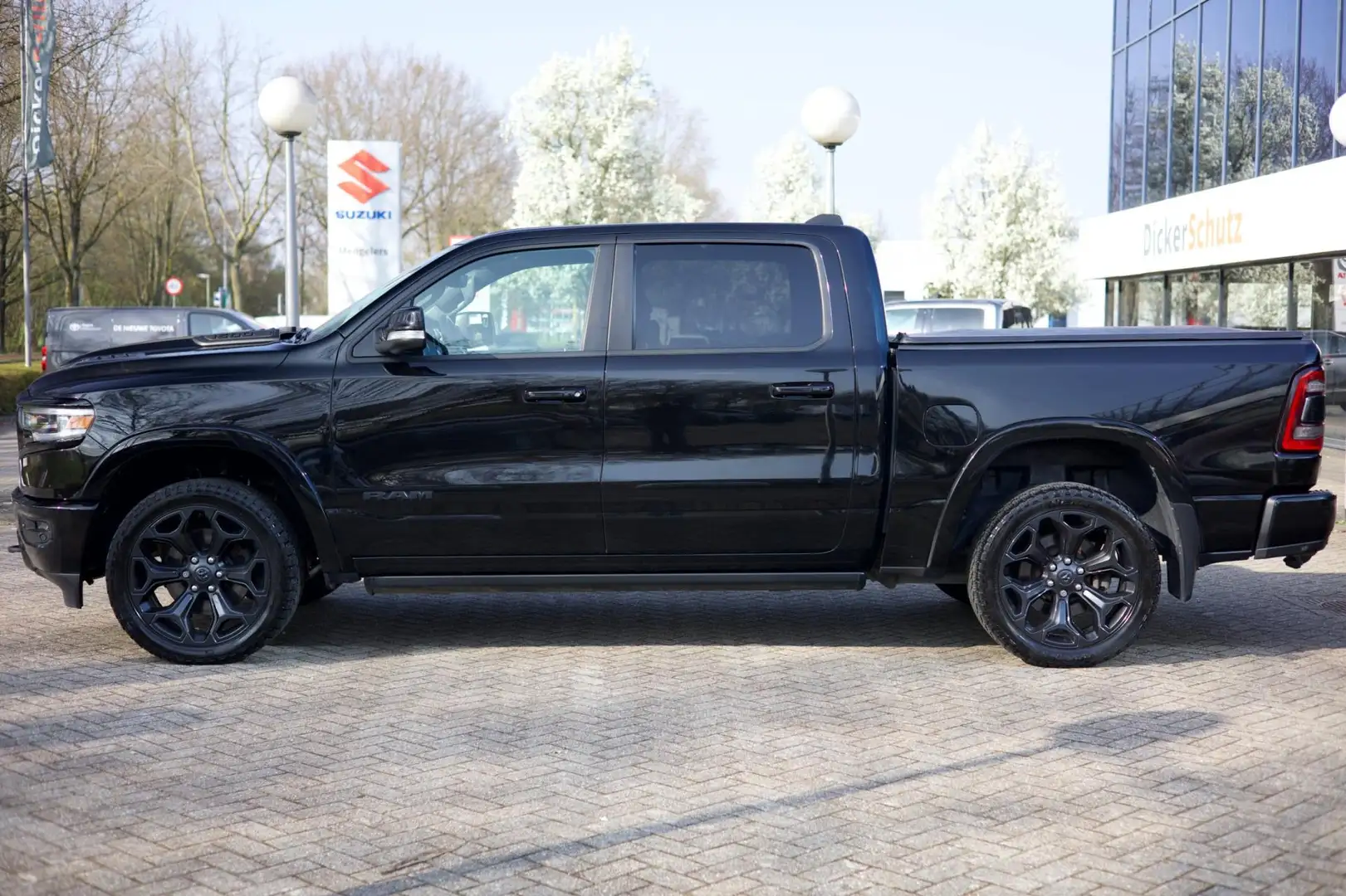 Dodge RAM 1500 5.7 V8 4x4 Crew Cab Limited NIght Edition Negro - 2