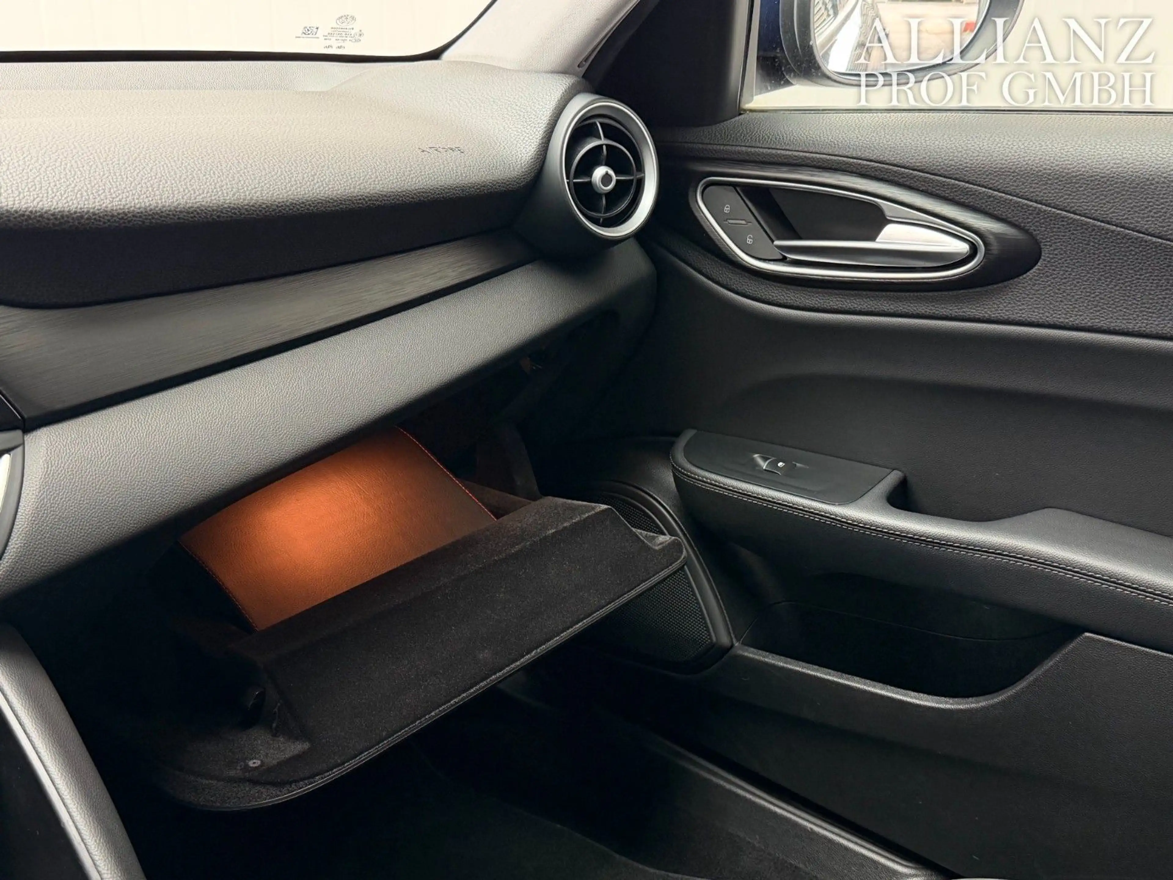 Alfa Romeo Giulia Super 2.2 LED Tempomat 2-Zonen Kamera — photo 15