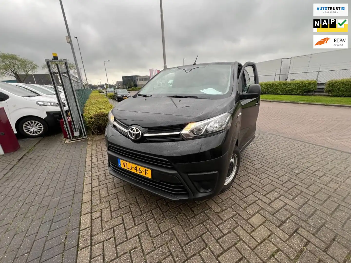 Toyota Proace Electric Worker Live Extra Range 75 kWh Zwart - 1