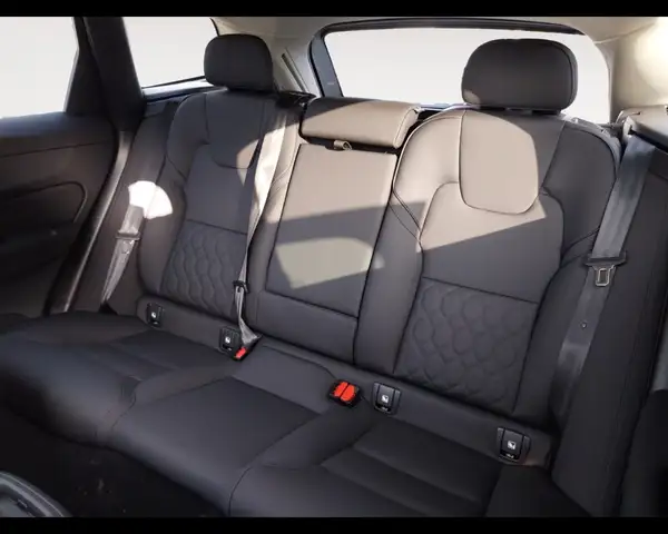 Volvo XC60 view 14