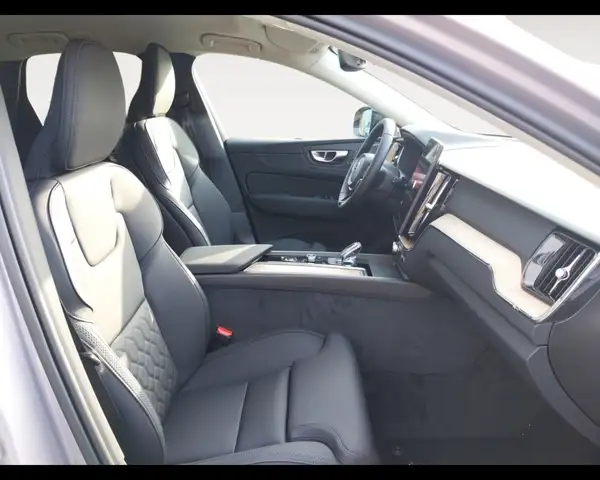 Volvo XC60 view 15