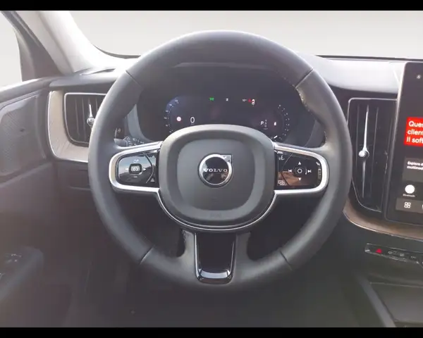 Volvo XC60 view 13