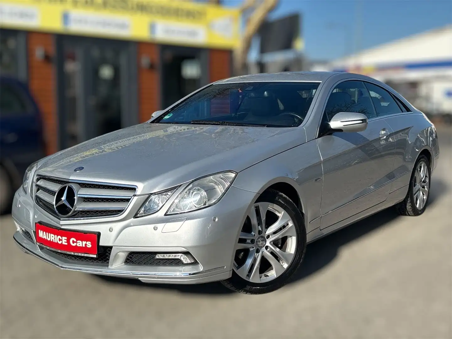 Mercedes-Benz E 250 E -Klasse Coupe E 250 CGI Avantgarde Zilver - 1