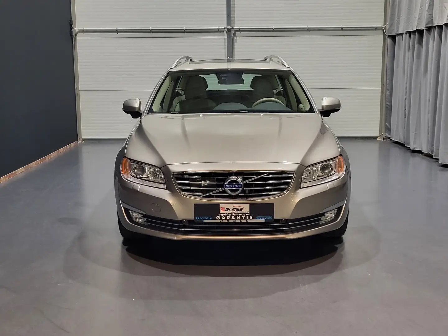 Volvo V70 D5 Inscription AWD *Leder| Navi| Xenon| AHK* Šedá - 2