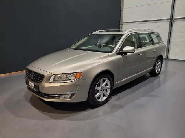 Volvo V70 D5 Inscription AWD *Leder| Navi| Xenon| AHK*