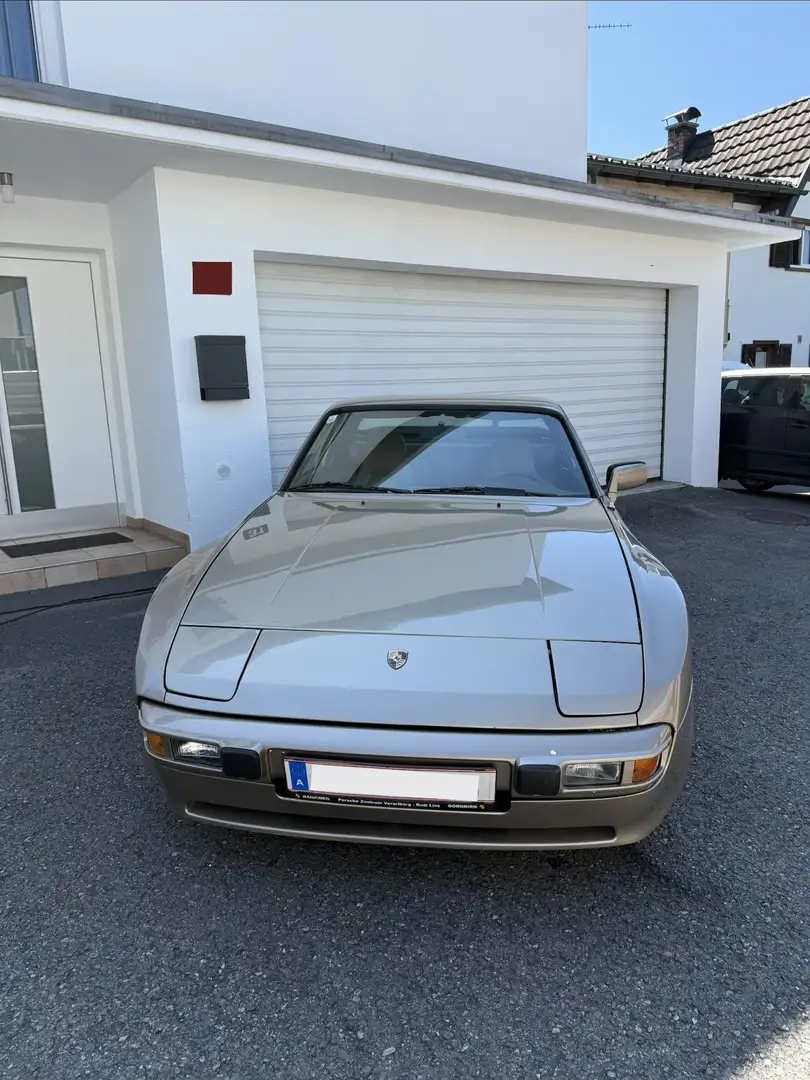 Porsche 944 - 1