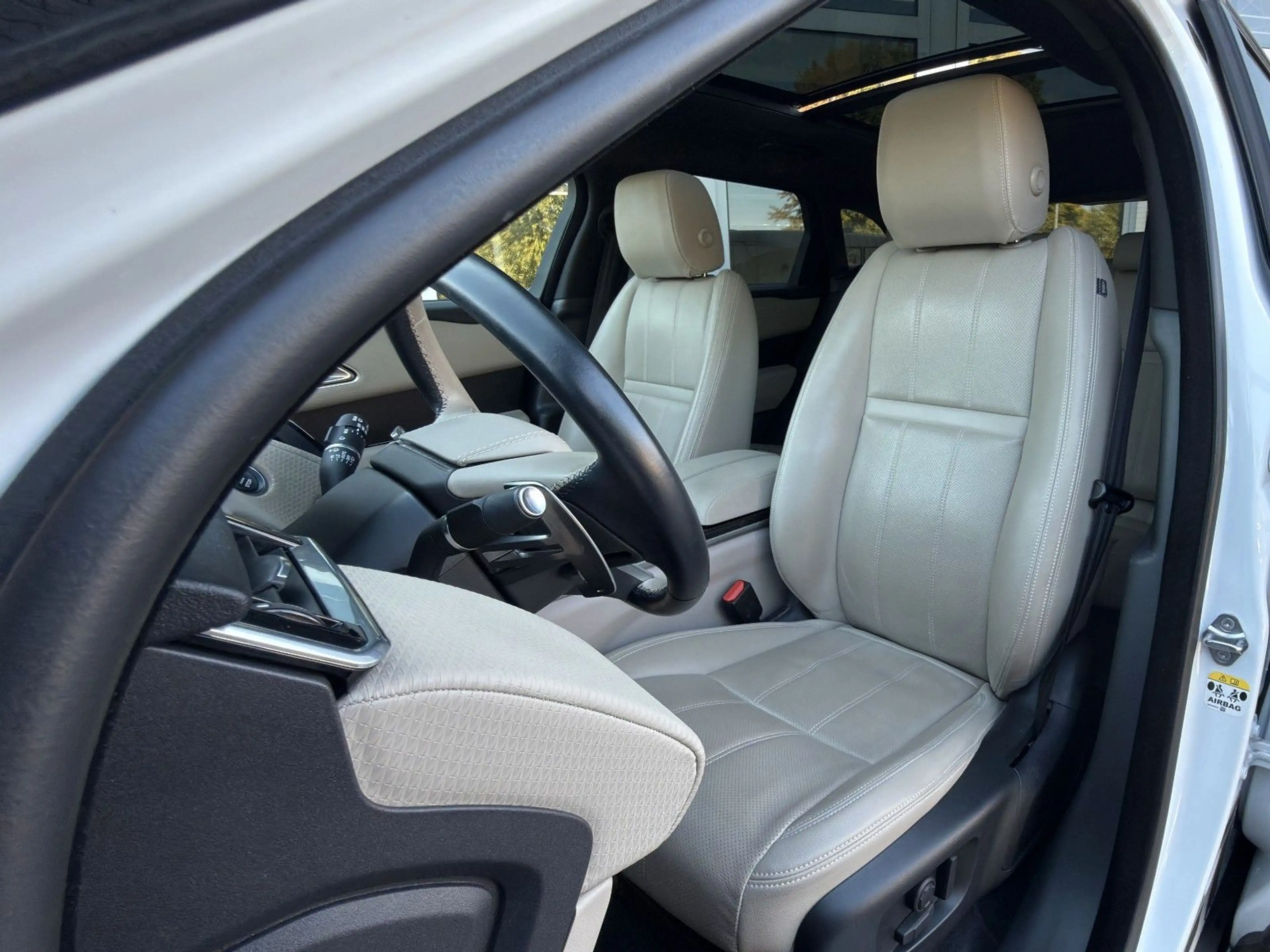 Land Rover Range Rover Velar R-Dynamic SE PANO+ACC+MEMORY — photo 16