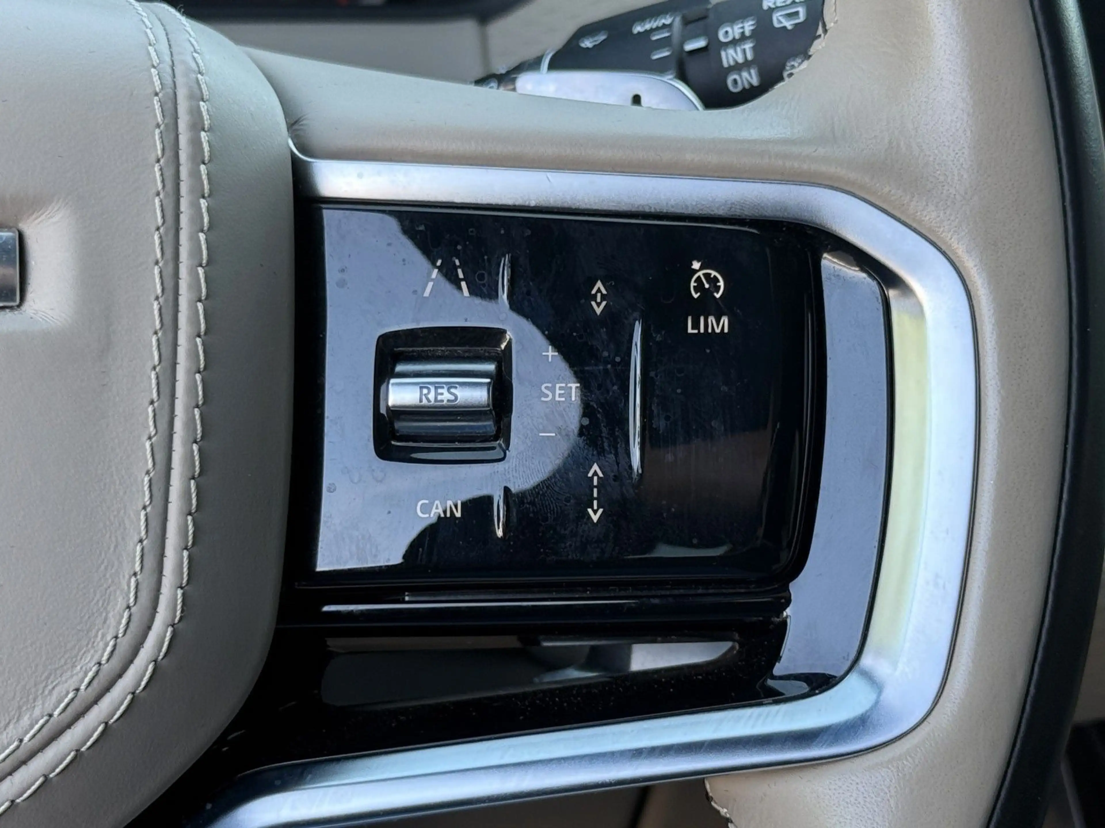 Land Rover Range Rover Velar R-Dynamic SE PANO+ACC+MEMORY — photo 23