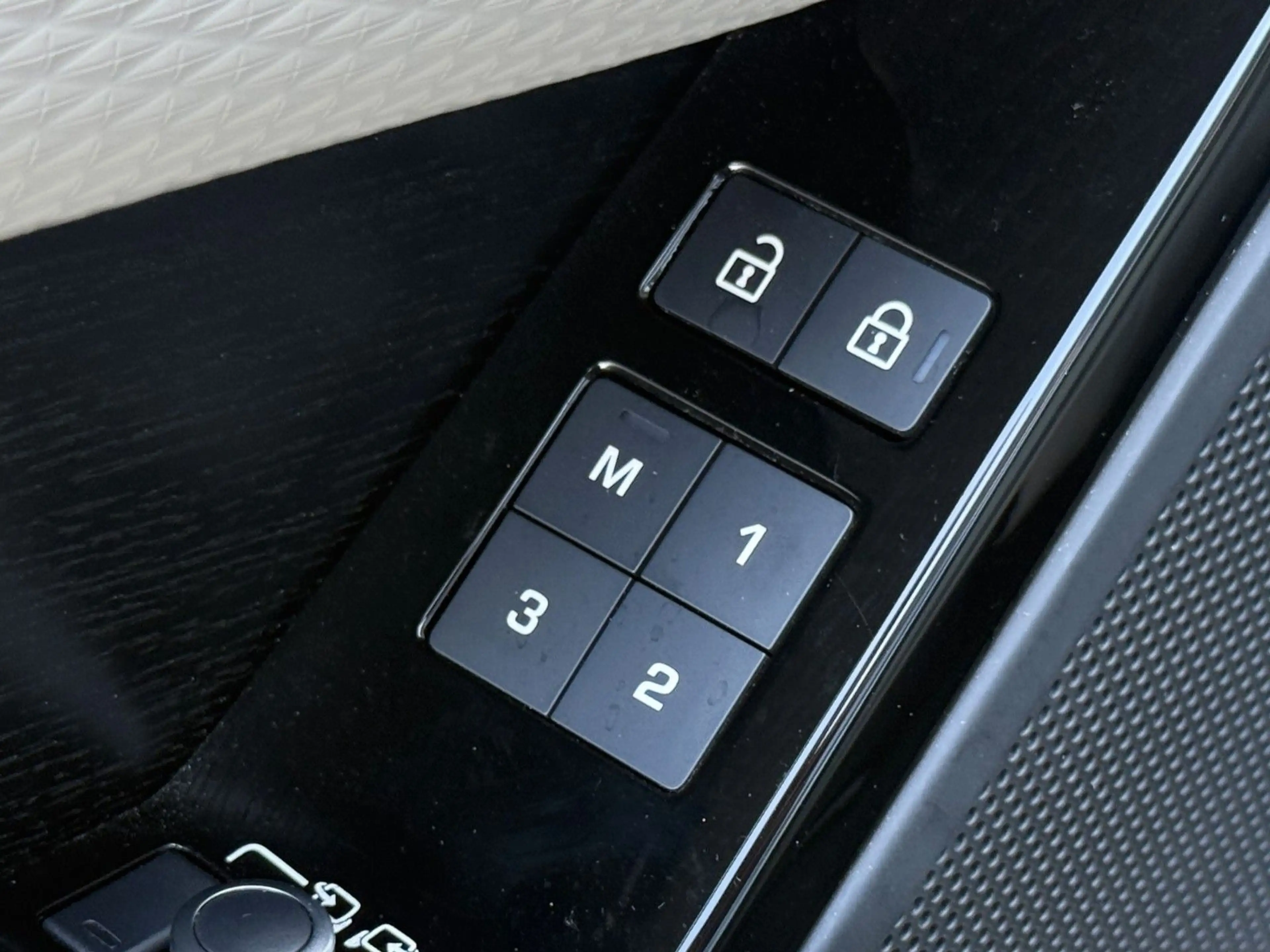 Land Rover Range Rover Velar R-Dynamic SE PANO+ACC+MEMORY — photo 24