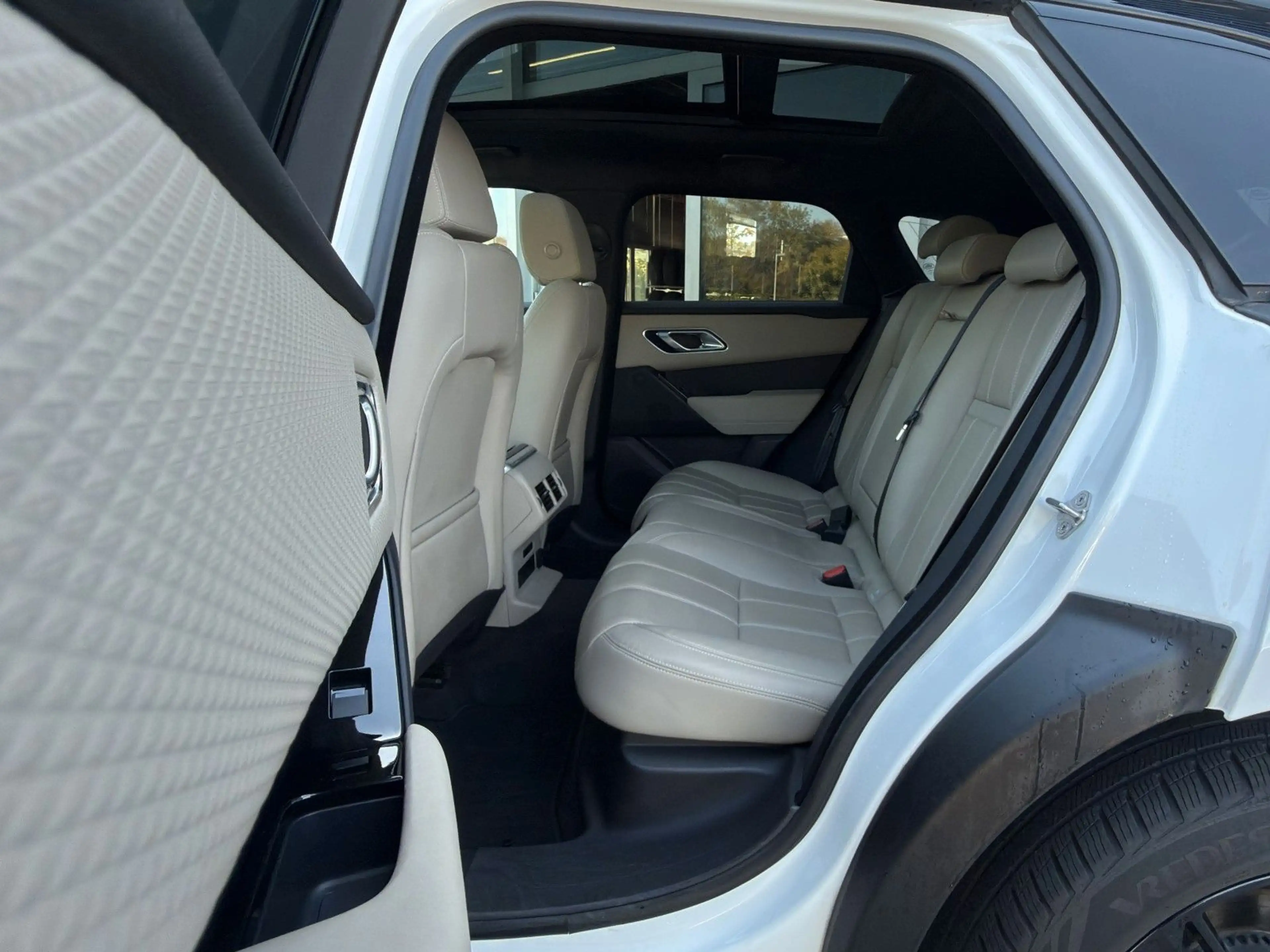 Land Rover Range Rover Velar R-Dynamic SE PANO+ACC+MEMORY — photo 17