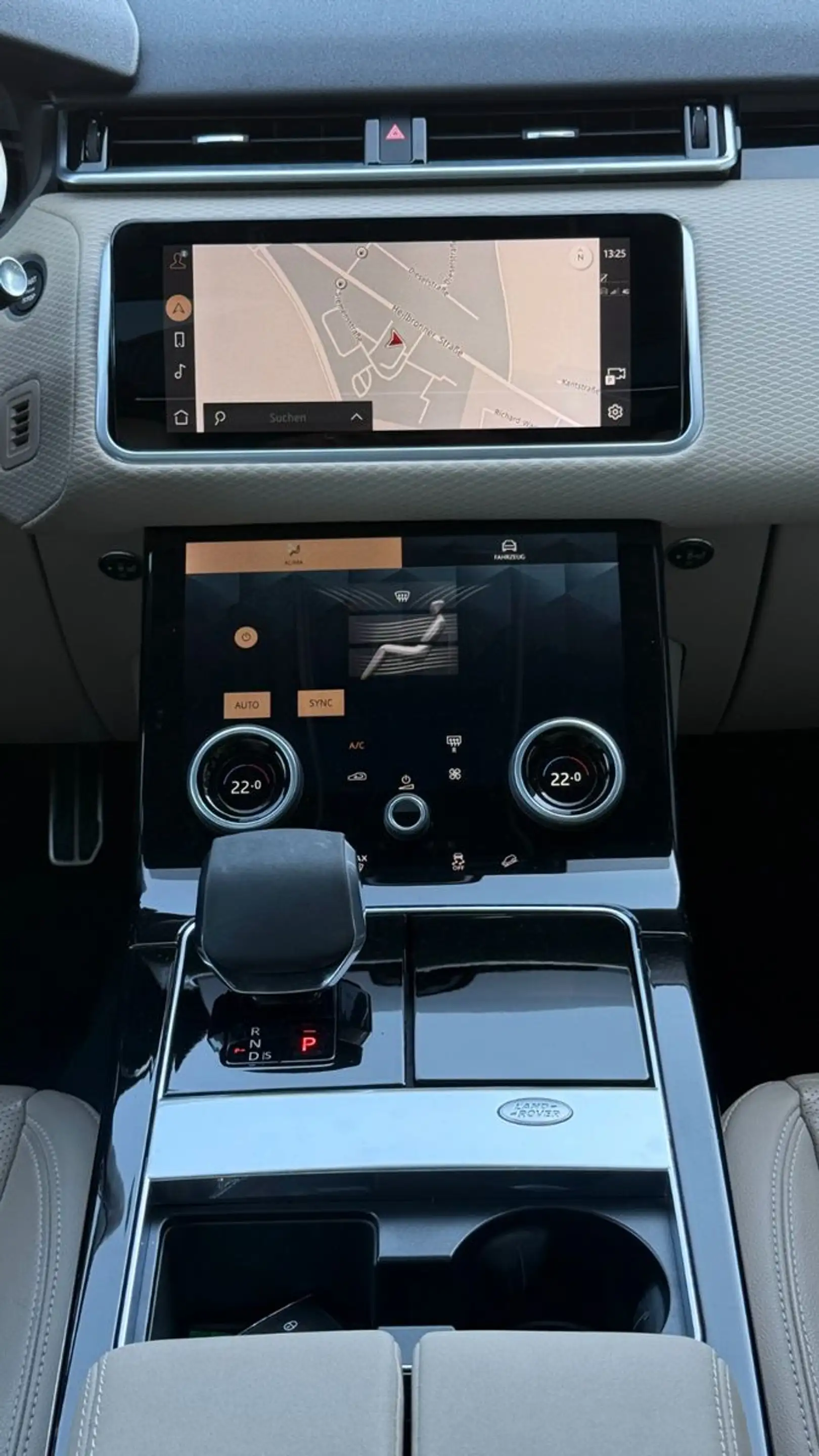 Land Rover Range Rover Velar R-Dynamic SE PANO+ACC+MEMORY — photo 12