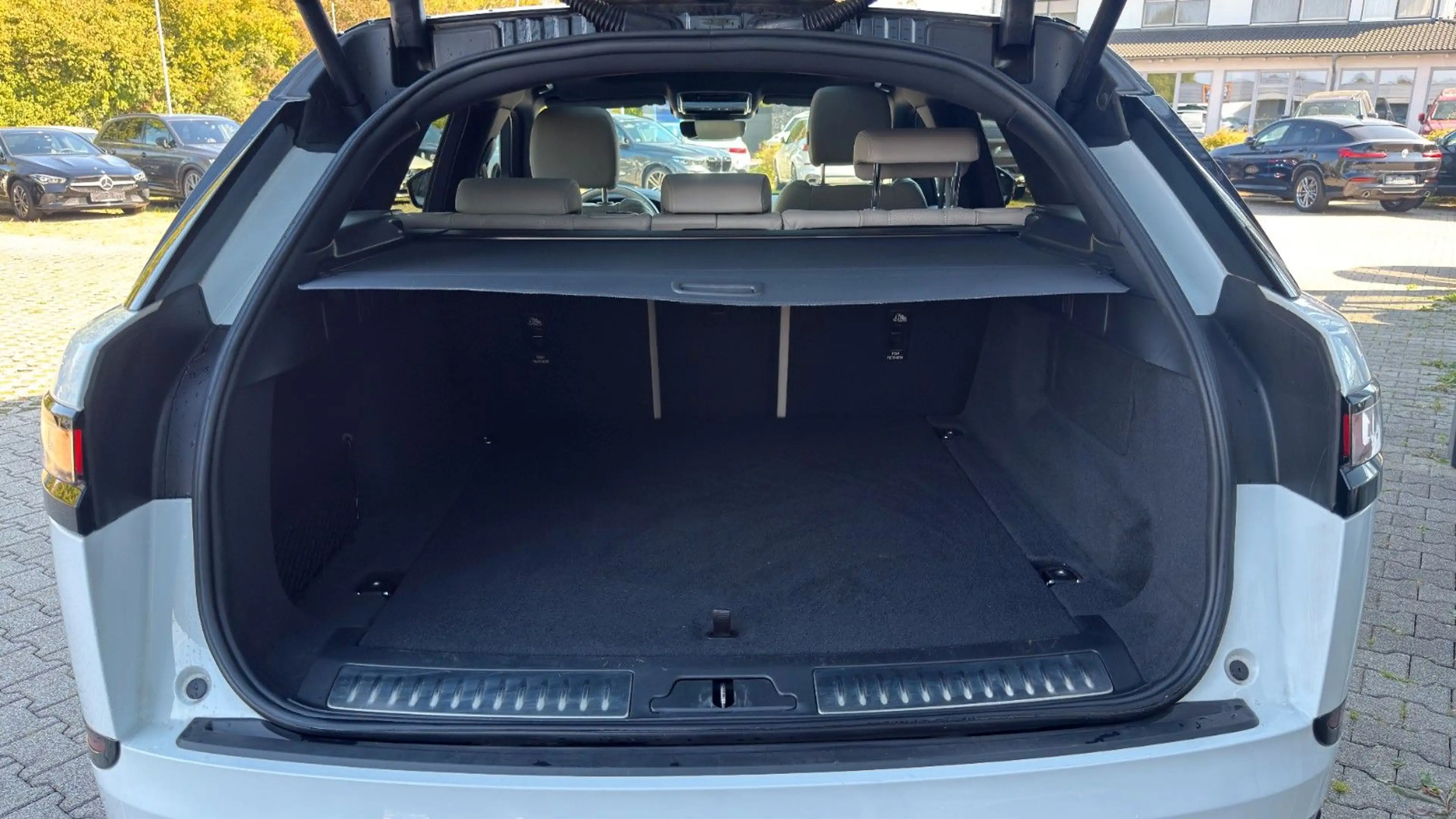 Land Rover Range Rover Velar R-Dynamic SE PANO+ACC+MEMORY — photo 39
