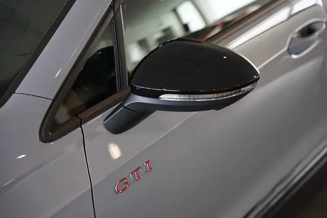 Volkswagen Golf view 13