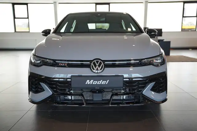 Volkswagen Golf view 3