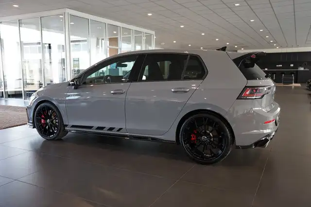 Volkswagen Golf view 2