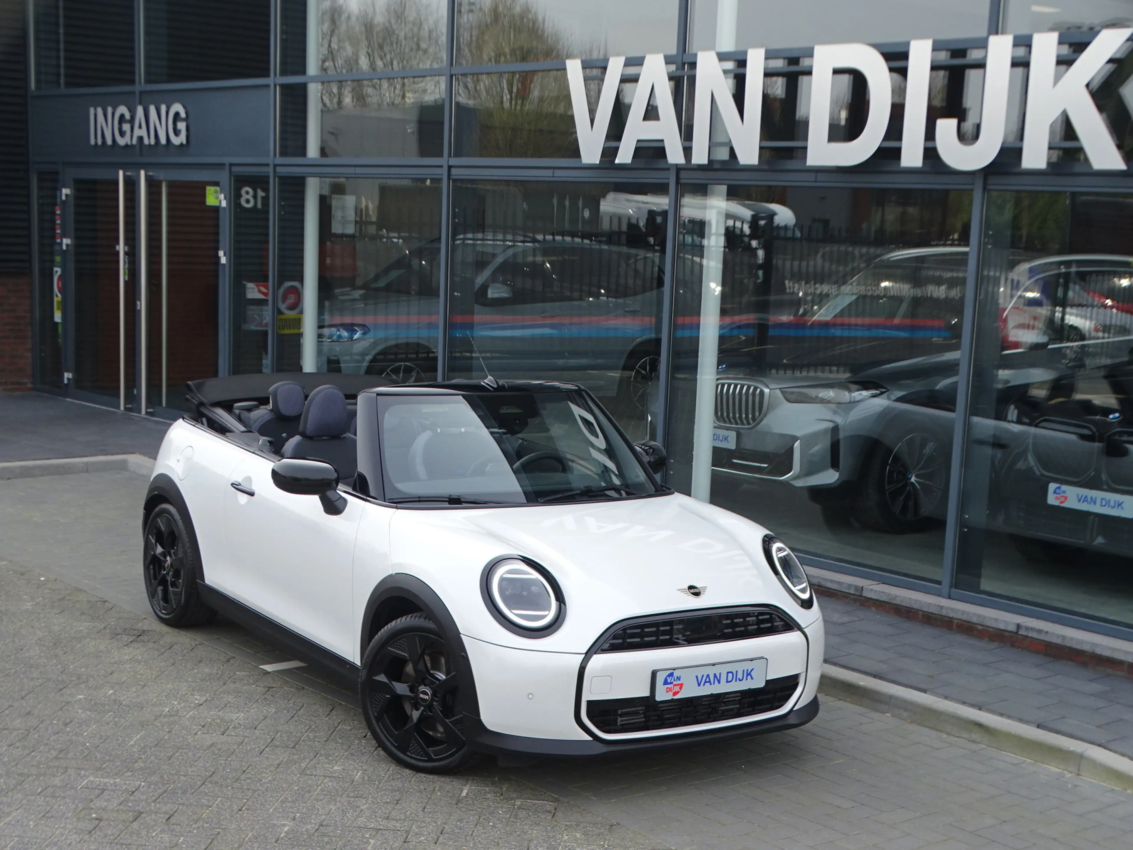 MINI Cooper C Cabrio Mini 2.0 Classic M — photo 2