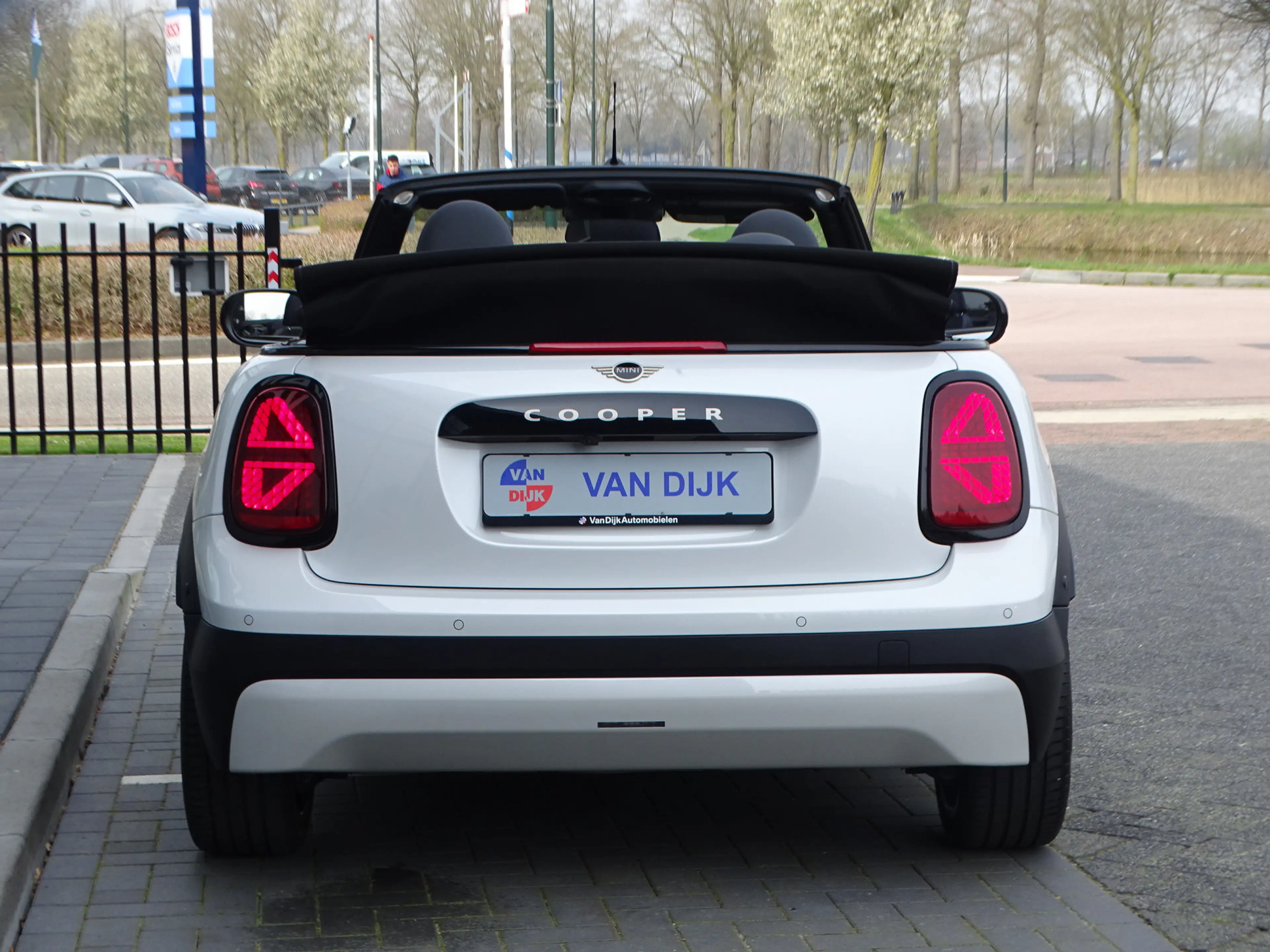 MINI Cooper C Cabrio Mini 2.0 Classic M — photo 6