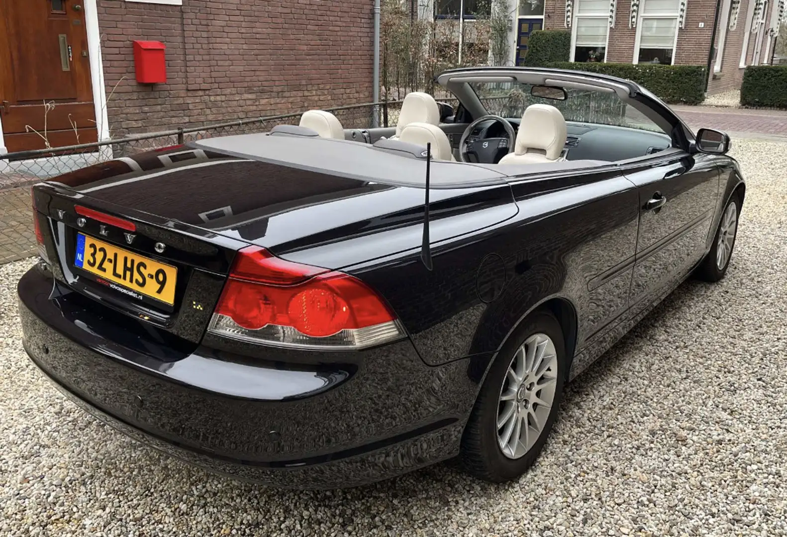 Volvo C70 2.4 Momentum - youngtimer Negru - 1