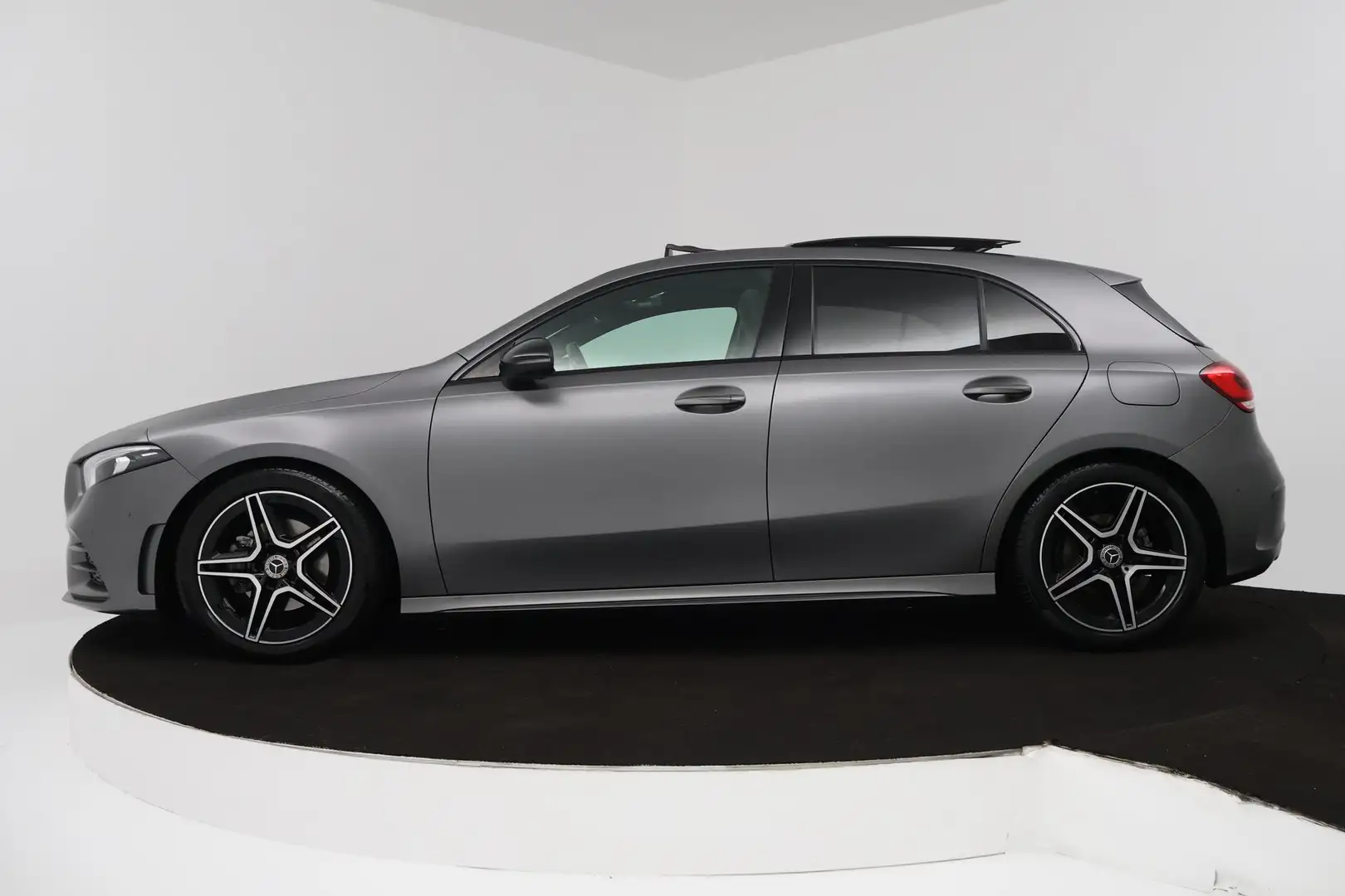 Mercedes-Benz A 180 Business Solution AMG Plus (PANORAMADAK, STOELVERW Grijs - 2