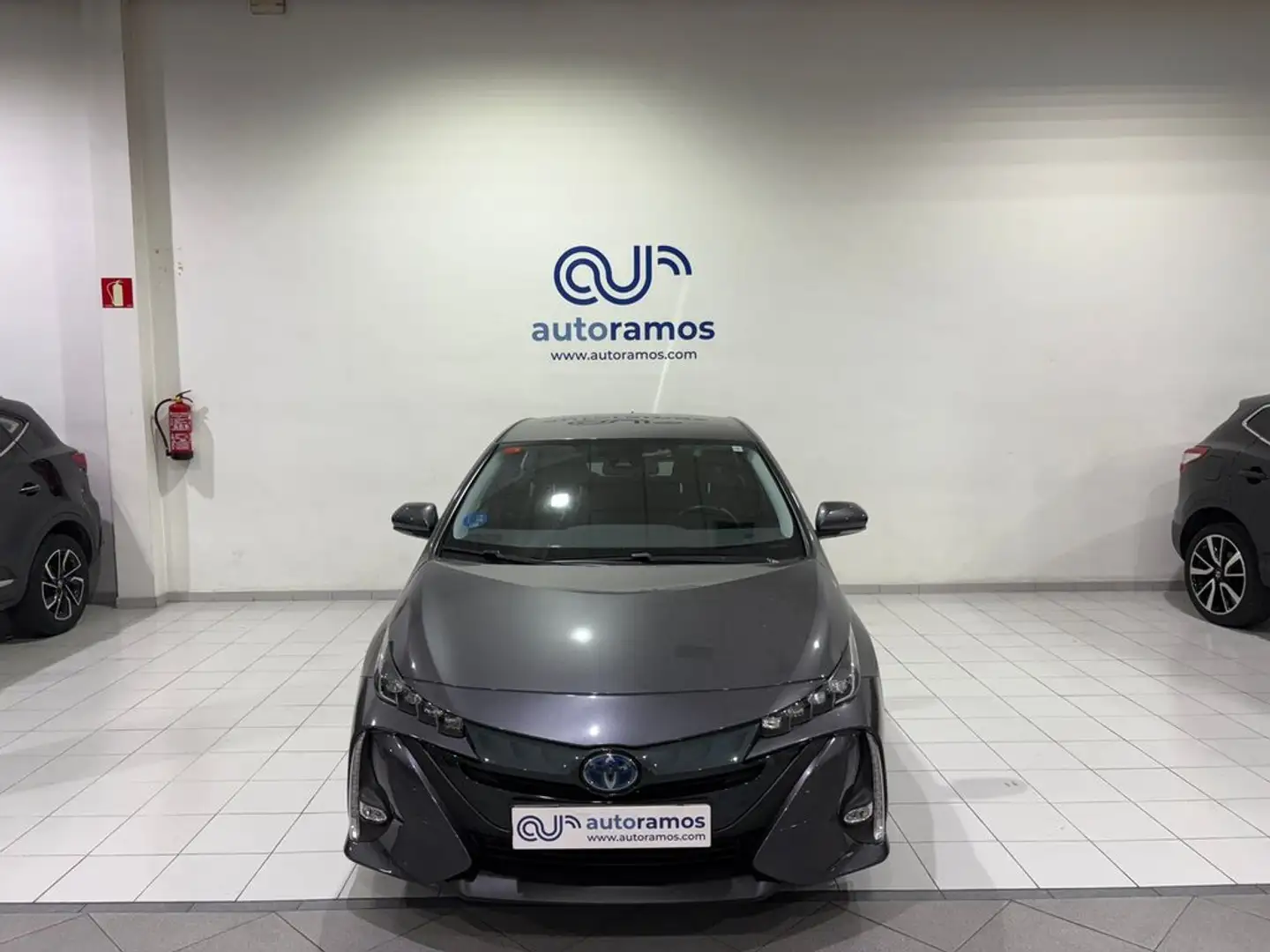 Toyota Prius PlugIn 125PH Advance Gris - 2