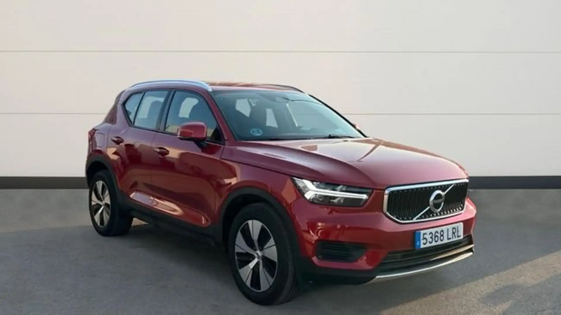 Volvo XC40 1.5 T3 MOMENTUM PRO AUTO 163 5P Rojo - 1