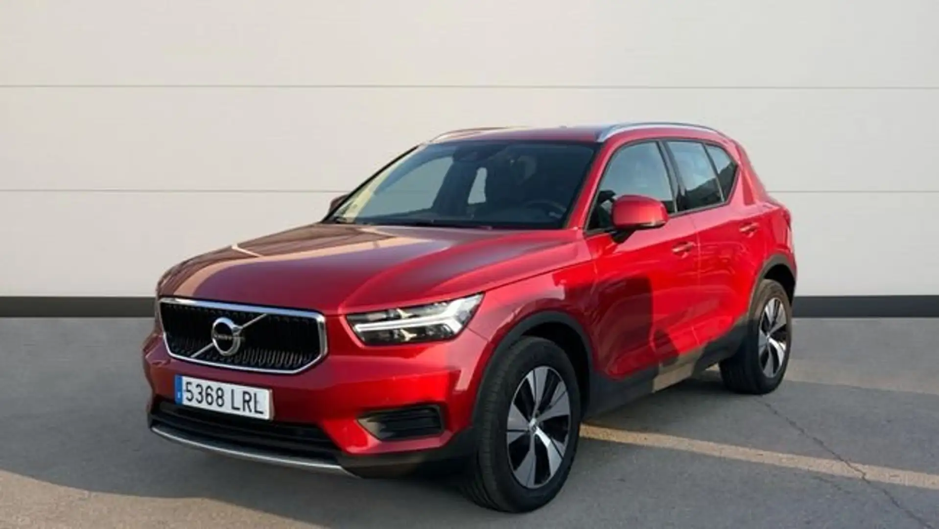 Volvo XC40 1.5 T3 MOMENTUM PRO AUTO 163 5P Rojo - 2