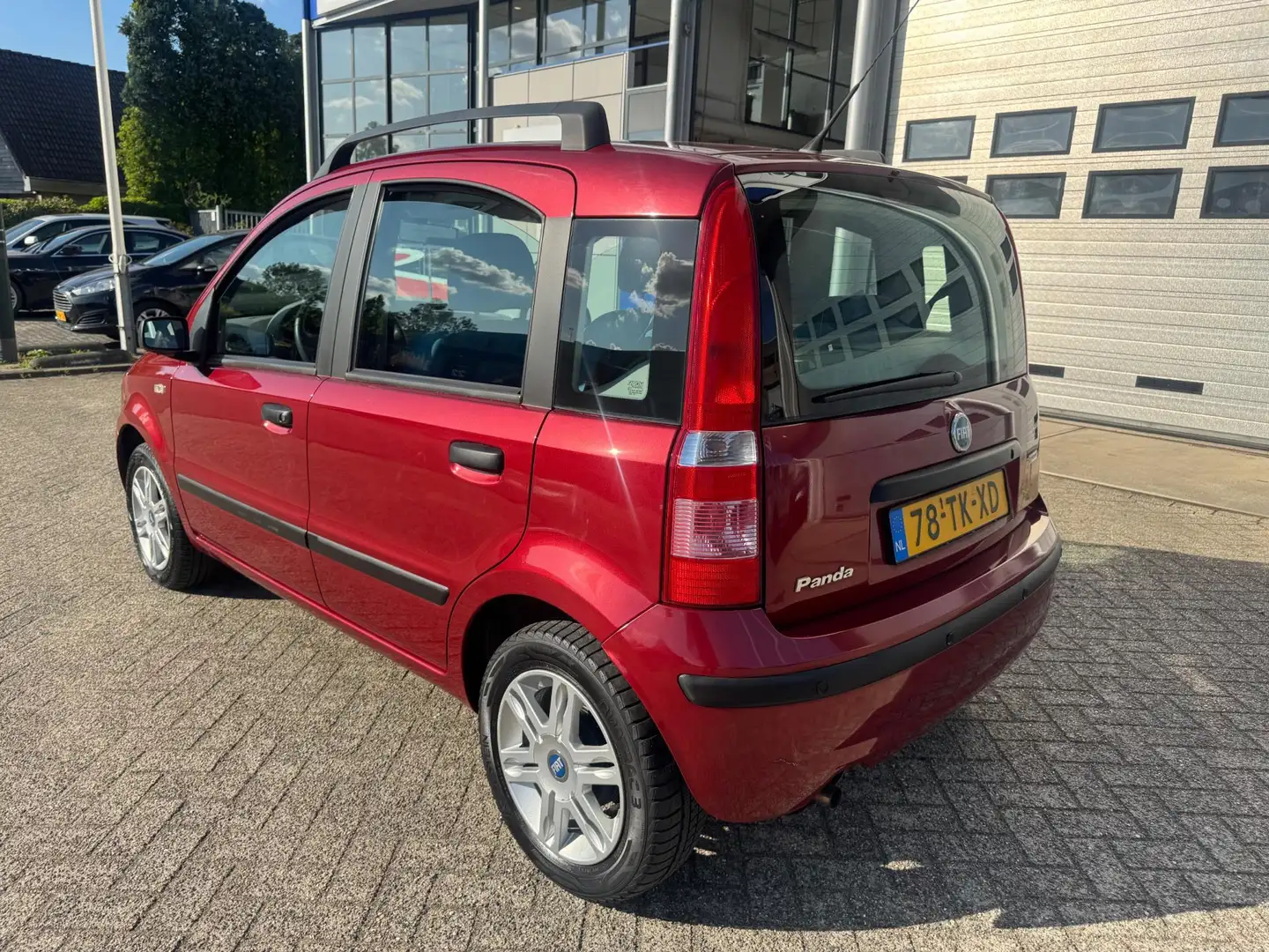 Fiat Panda 1.2 Emotion AUTOMAAT, Airco, 1e Eigenaar Rood - 2