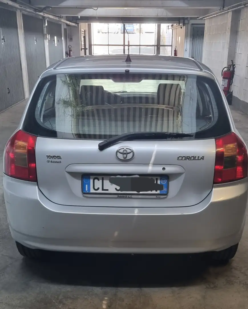 Toyota Corolla Corolla IX 2002 5p 2.0 d-4d 90cv Stříbrná - 1