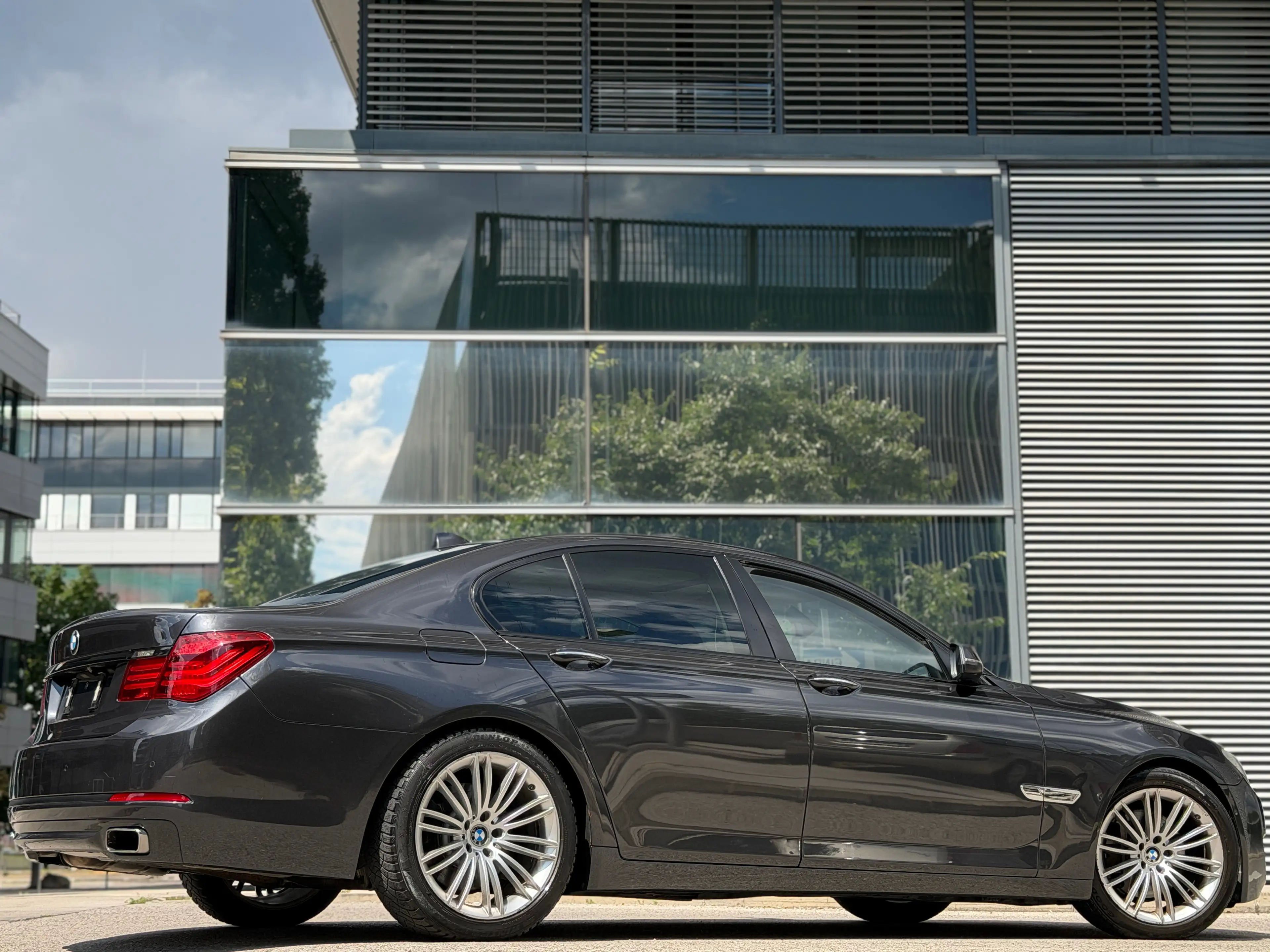 BMW 740 740 d xDrive — photo 8