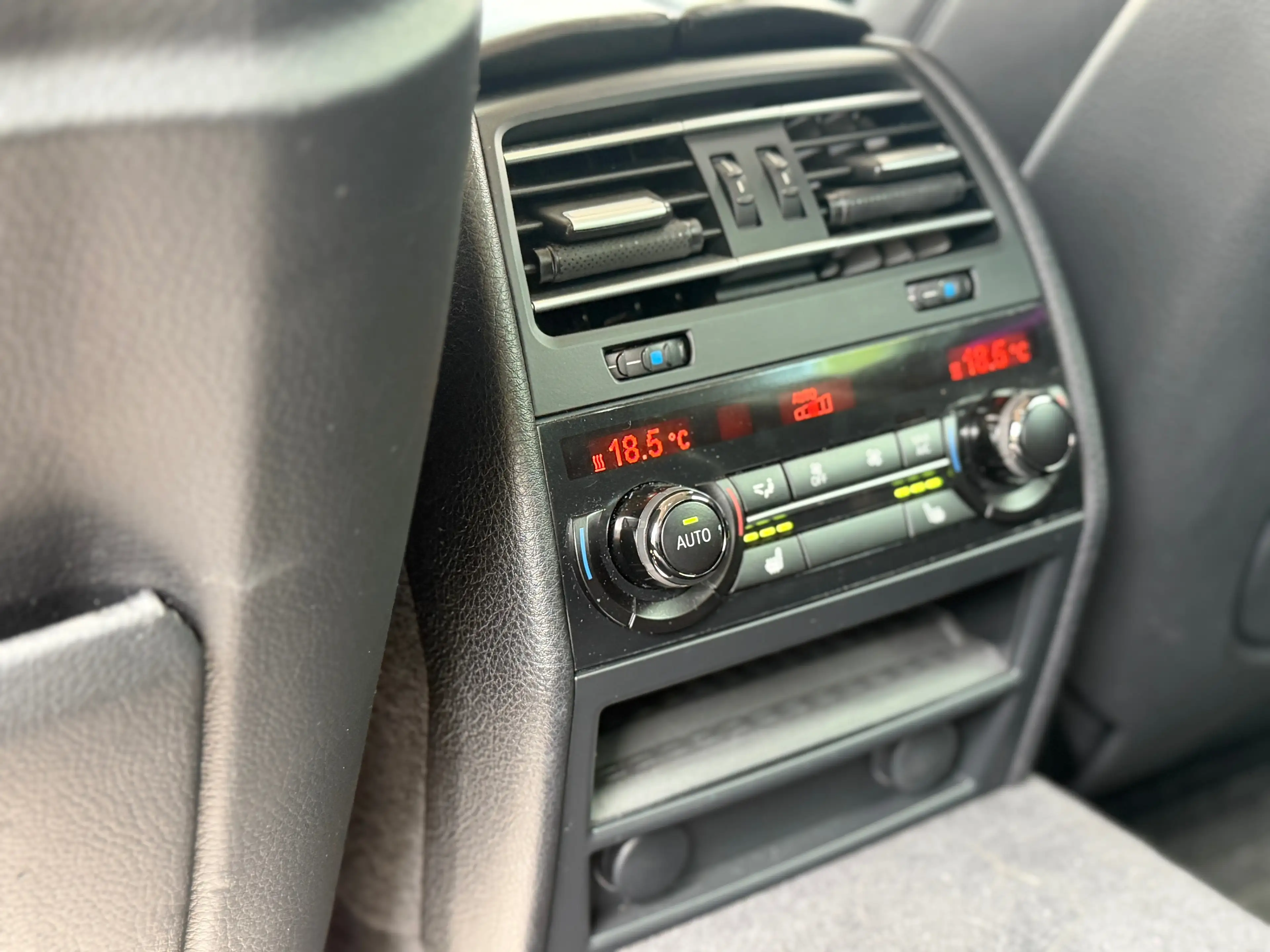 BMW 740 740 d xDrive — photo 13
