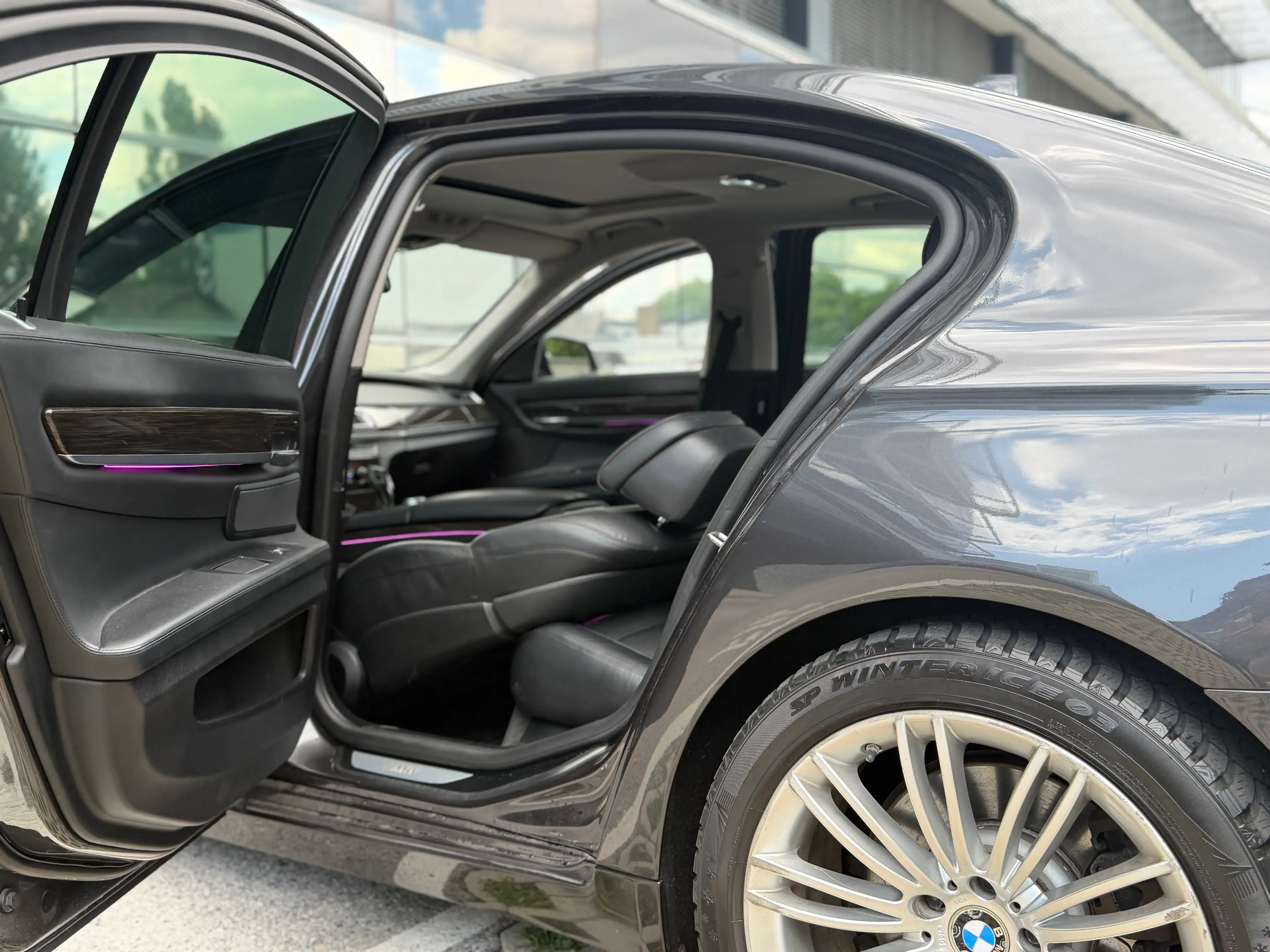 BMW 740 740 d xDrive — photo 11