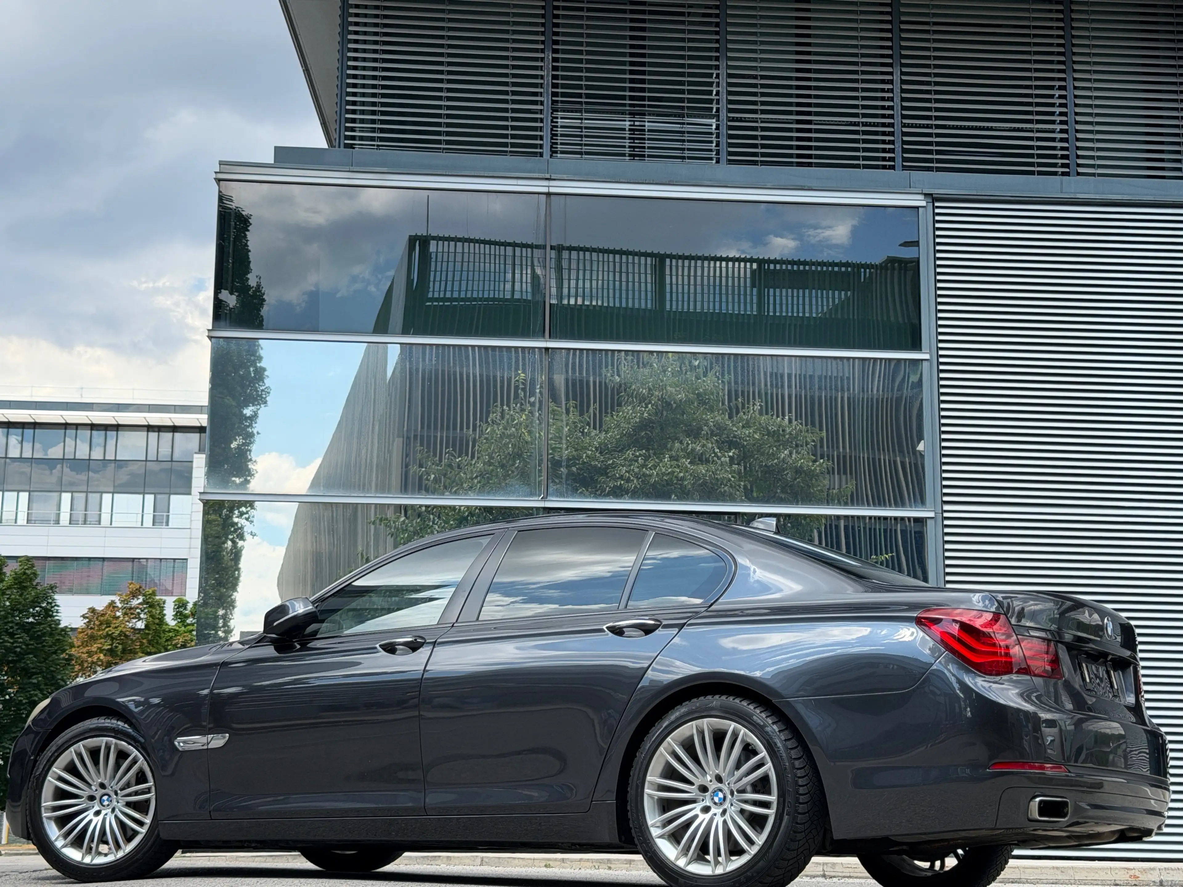 BMW 740 740 d xDrive — photo 9