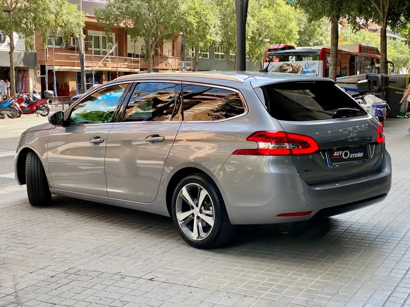 Peugeot 308 SW 1.6BlueHDi S&S Allure EAT6 120 Plateado - 2