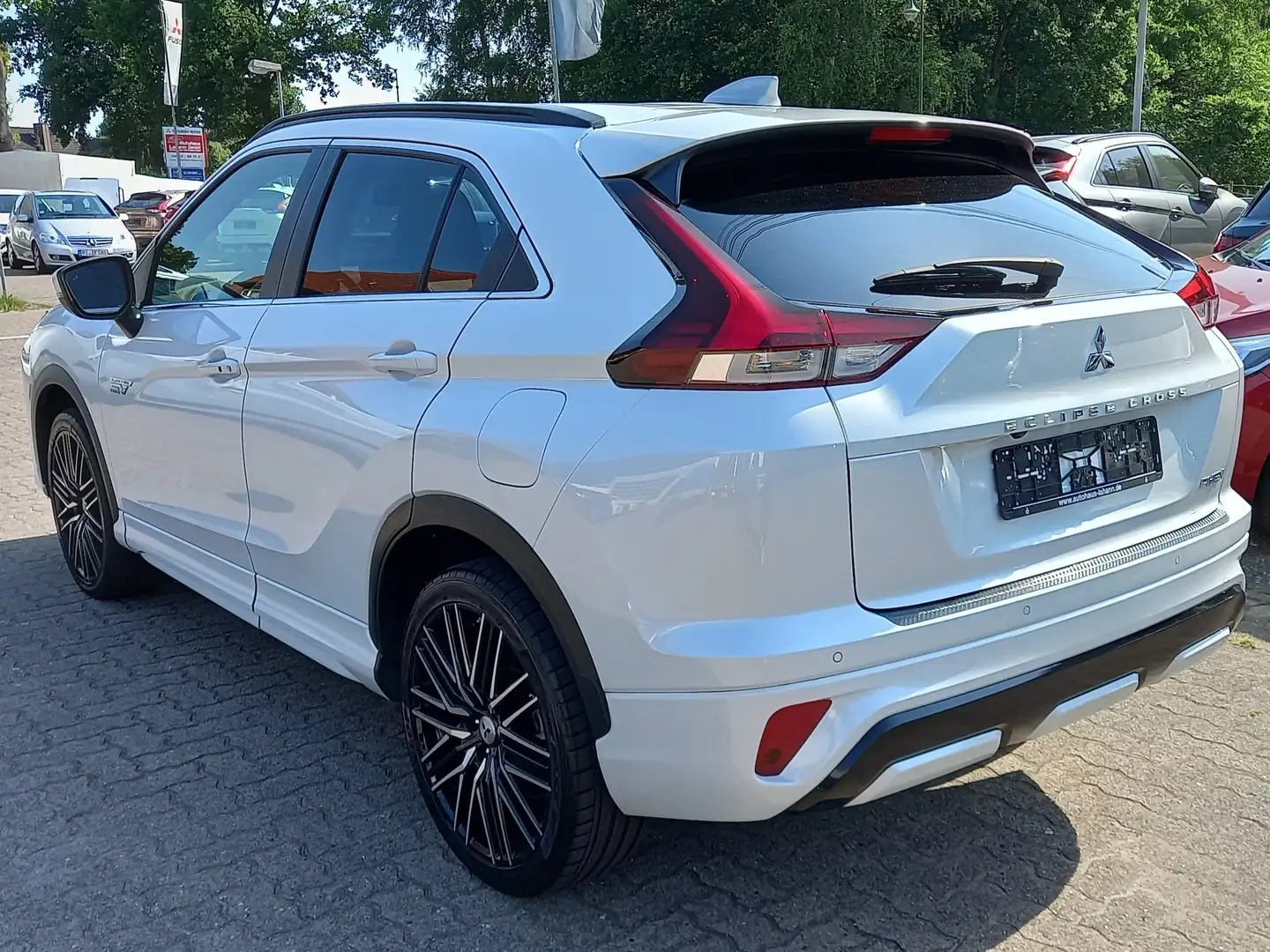 Mitsubishi Eclipse Cross Plus Select Hybrid 4WD /20"/AHK/ Weiß - 2