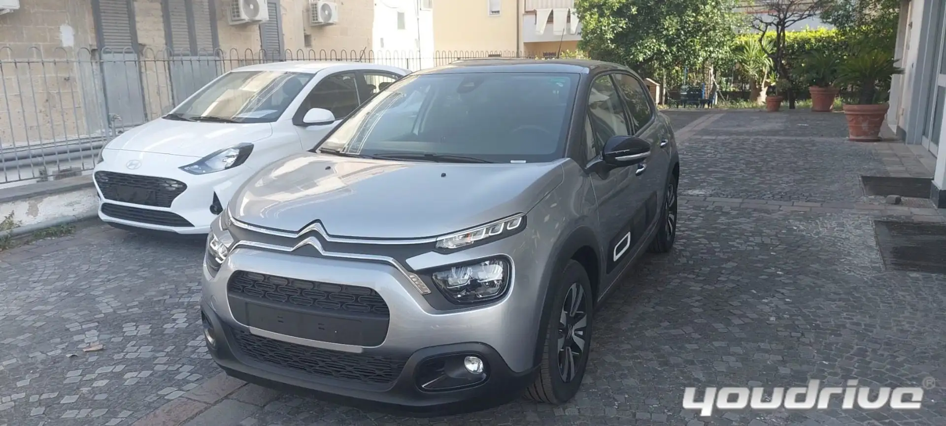 Citroen C3 PureTech 110 S&S Max KM 12.100 Gris - 2