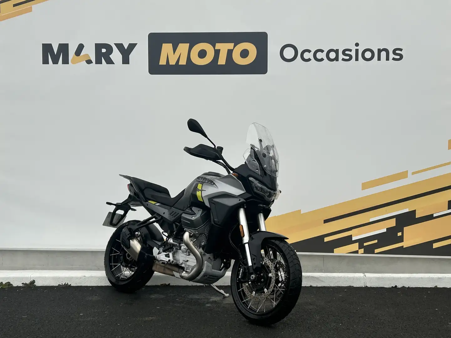 Moto Guzzi Stelvio Negro - 2