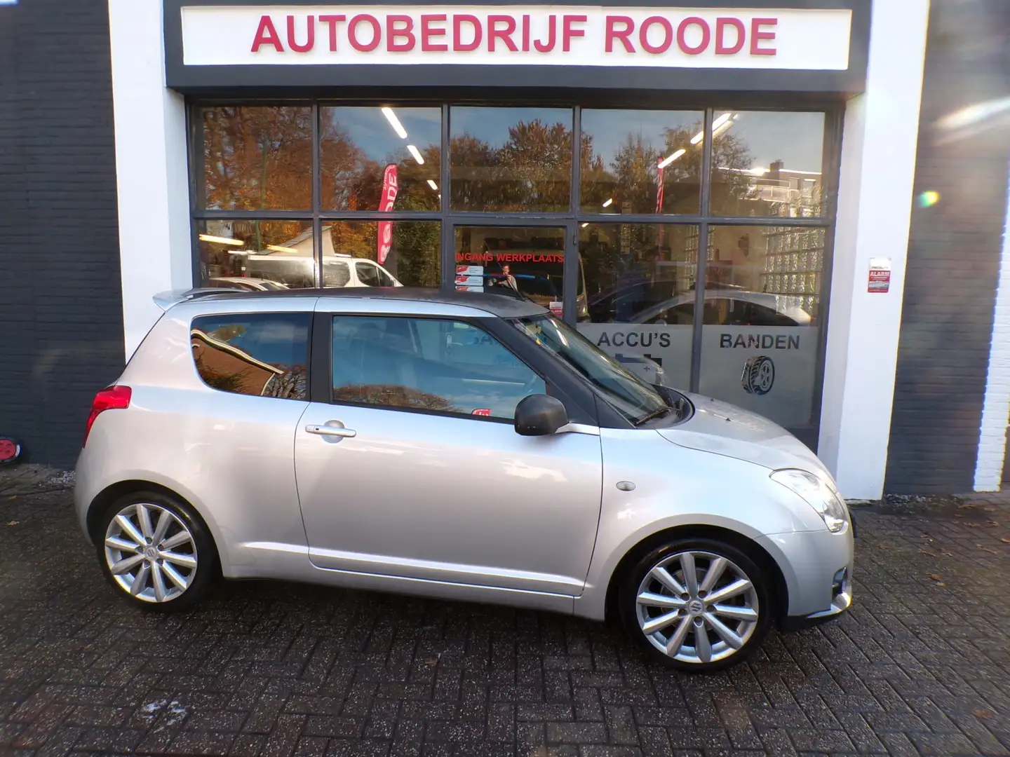 Suzuki Swift 1.6 Sport 2011 1e Eigenaar NW APK, NW KOPPELING! Zilver - 1