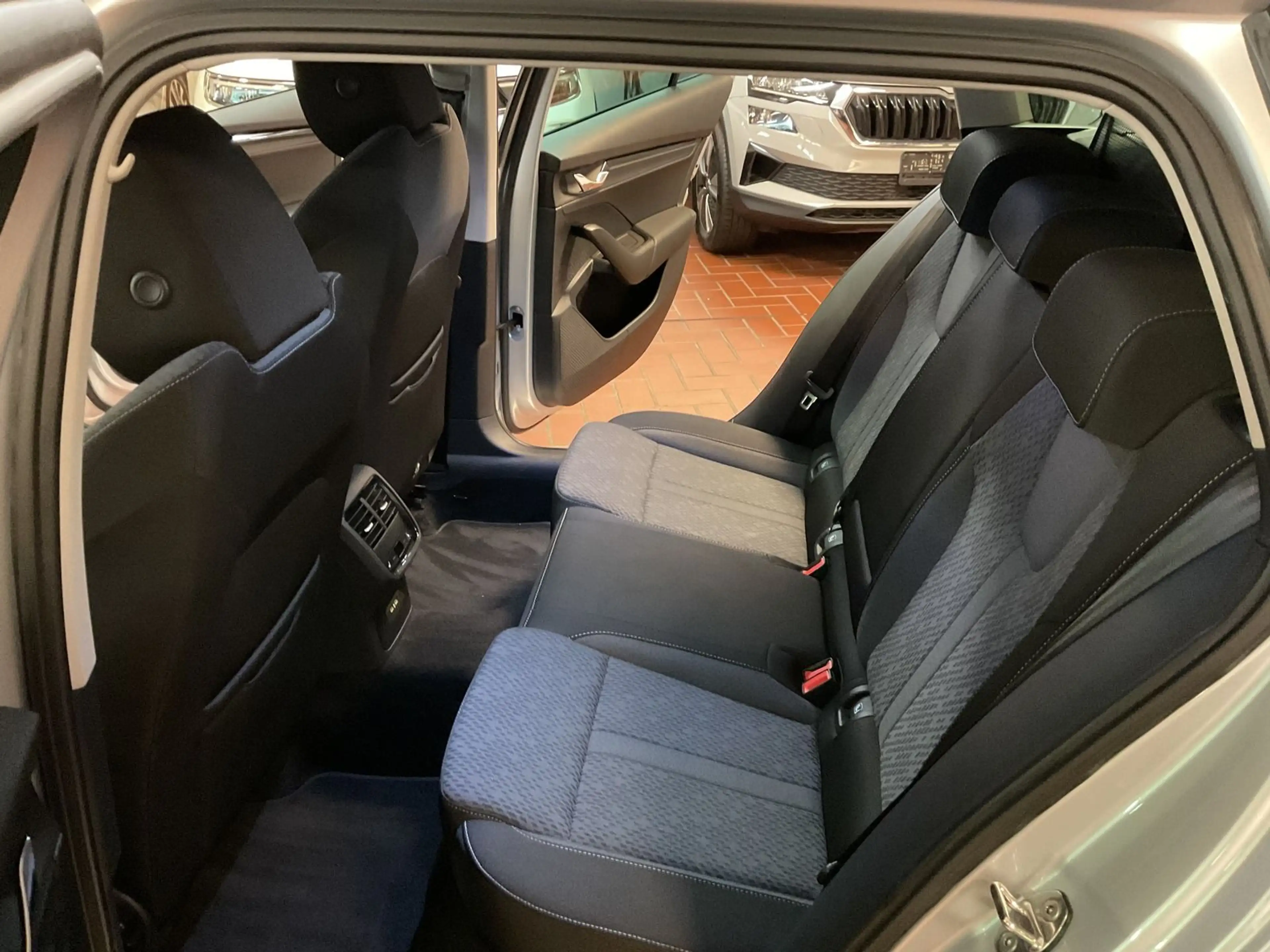 Skoda Octavia Combi 2.0 TDI LED,PDC,Navi — photo 13