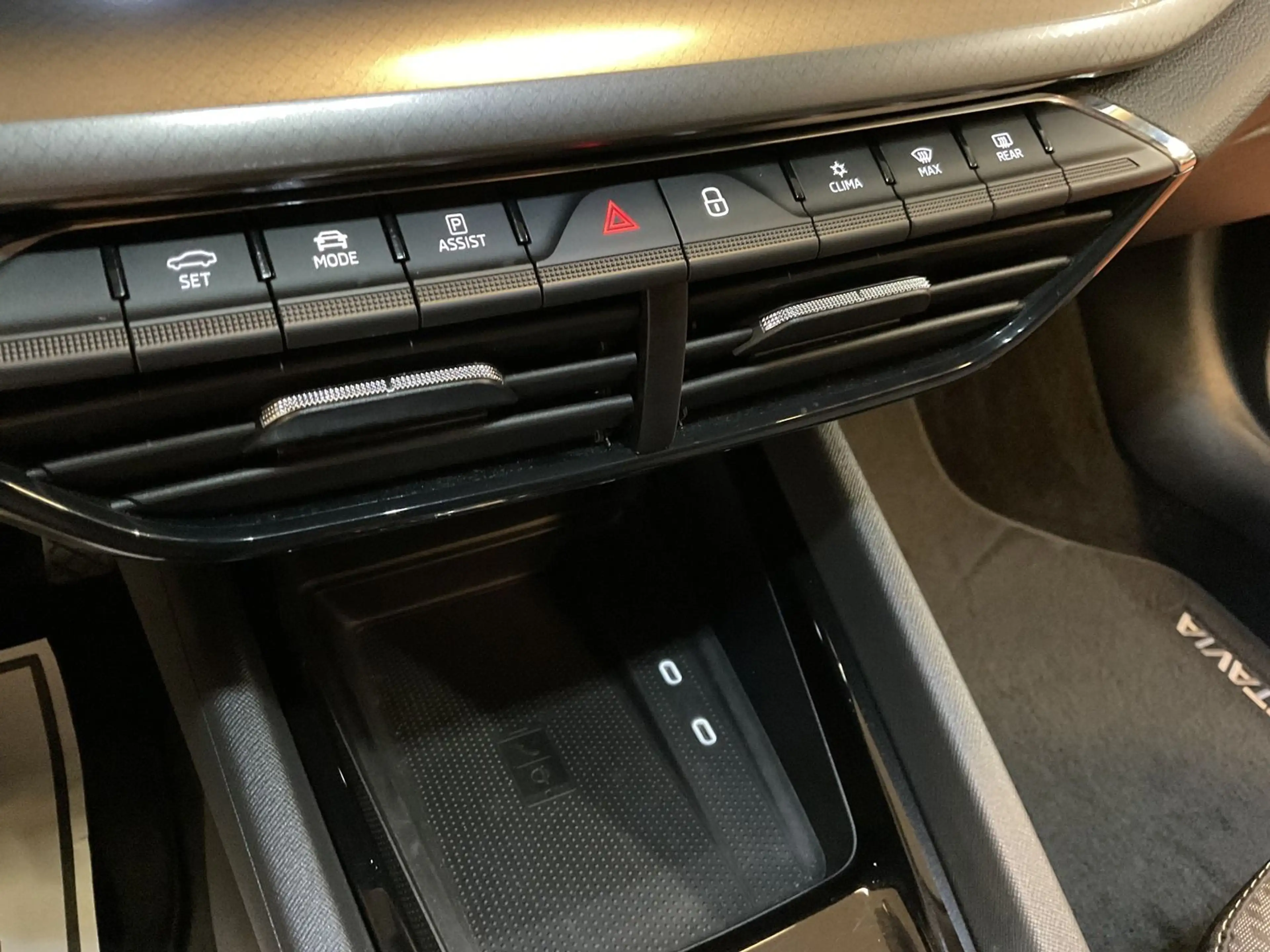 Skoda Octavia Combi 2.0 TDI LED,PDC,Navi — photo 28