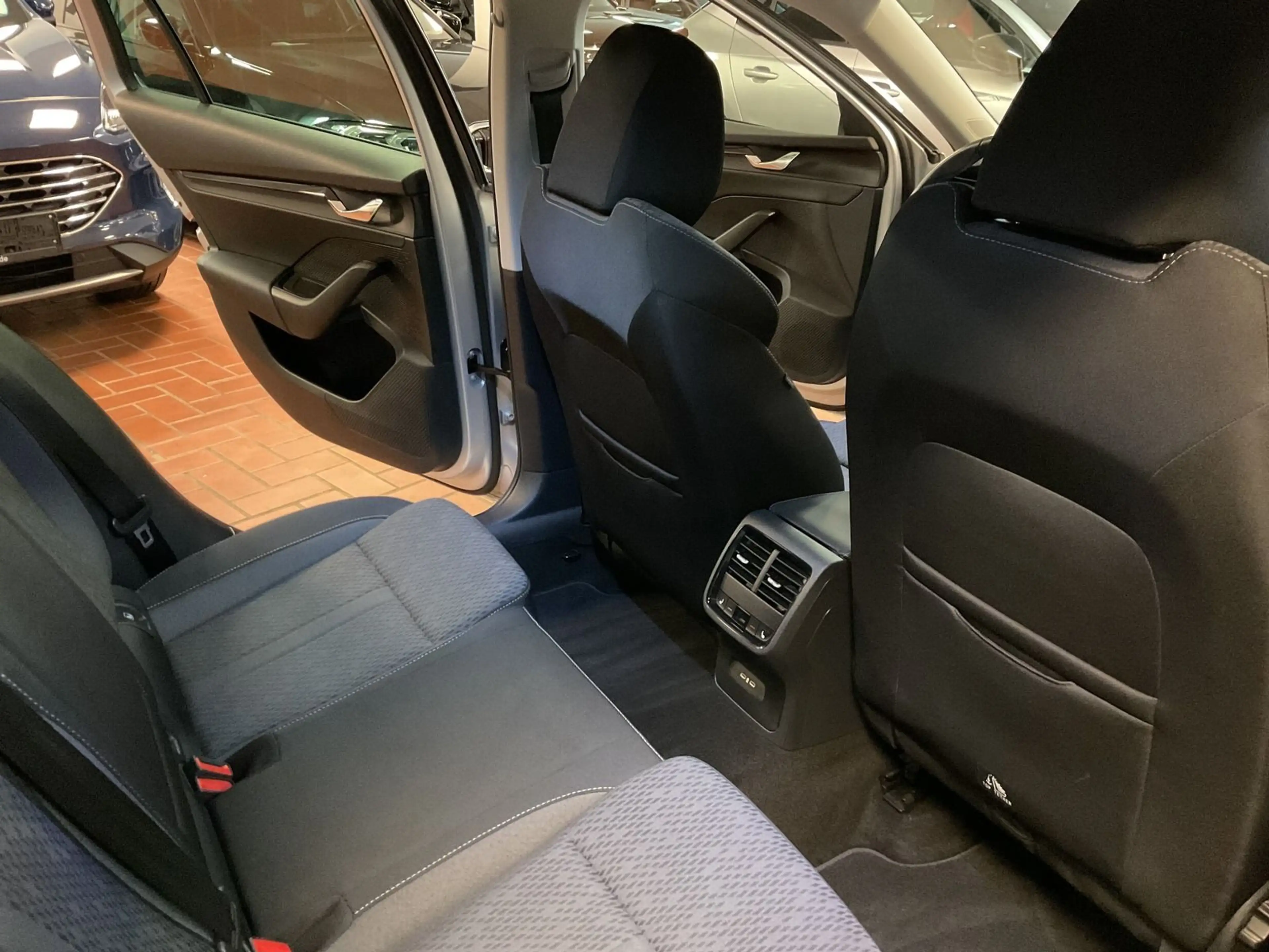 Skoda Octavia Combi 2.0 TDI LED,PDC,Navi — photo 11
