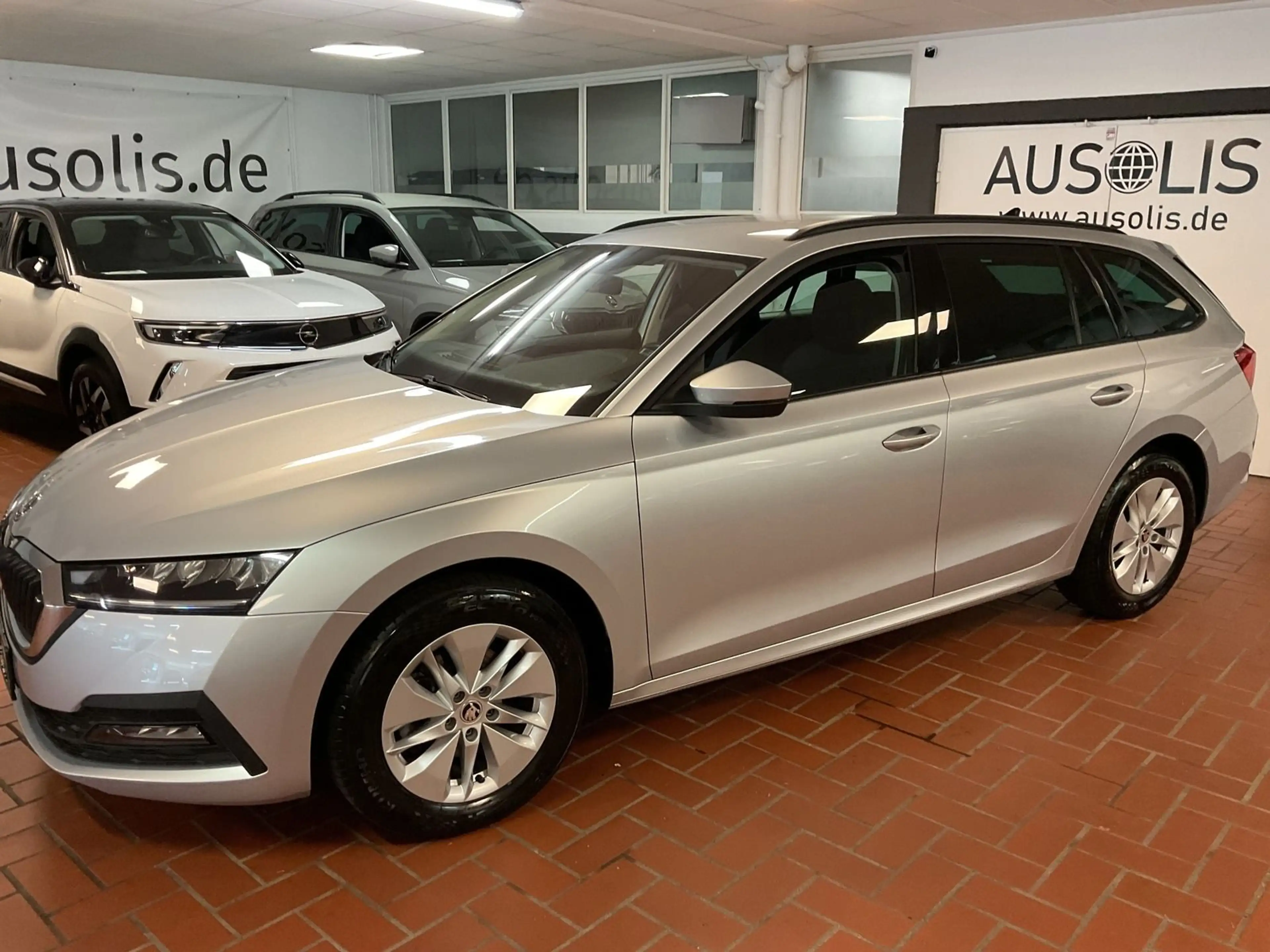 Skoda Octavia Combi 2.0 TDI LED,PDC,Navi — photo 2