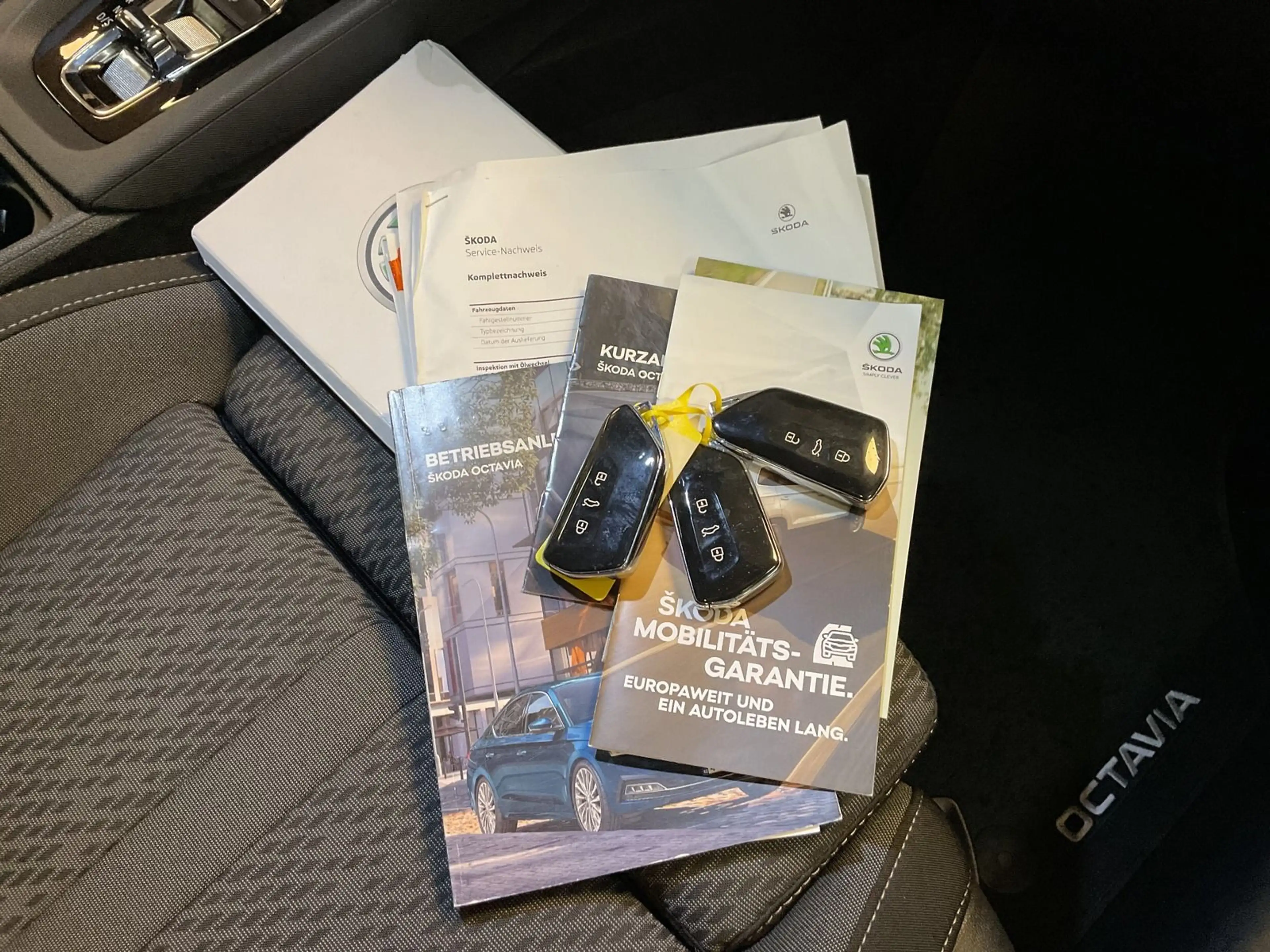 Skoda Octavia Combi 2.0 TDI LED,PDC,Navi — photo 31