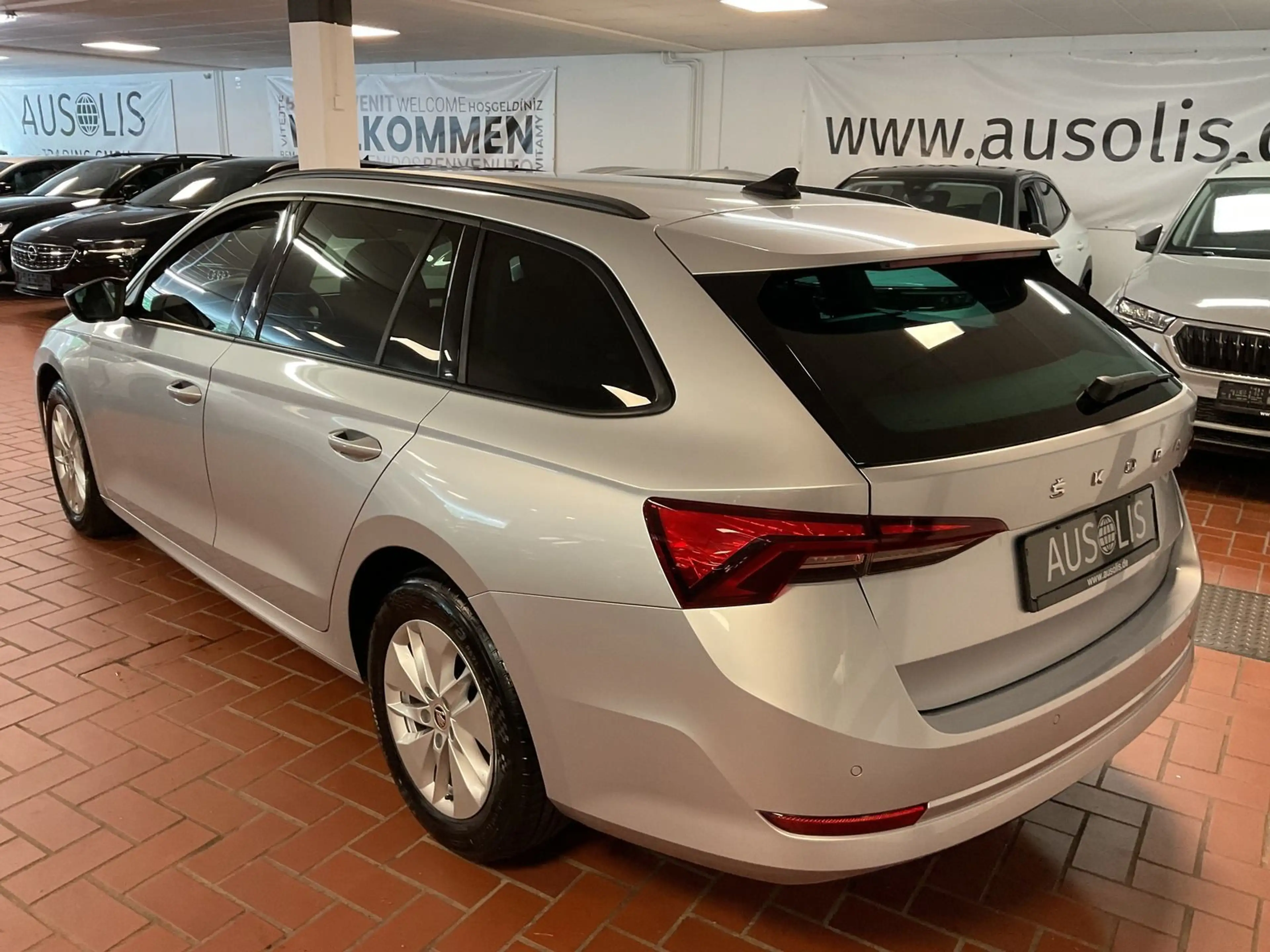 Skoda Octavia Combi 2.0 TDI LED,PDC,Navi — photo 4