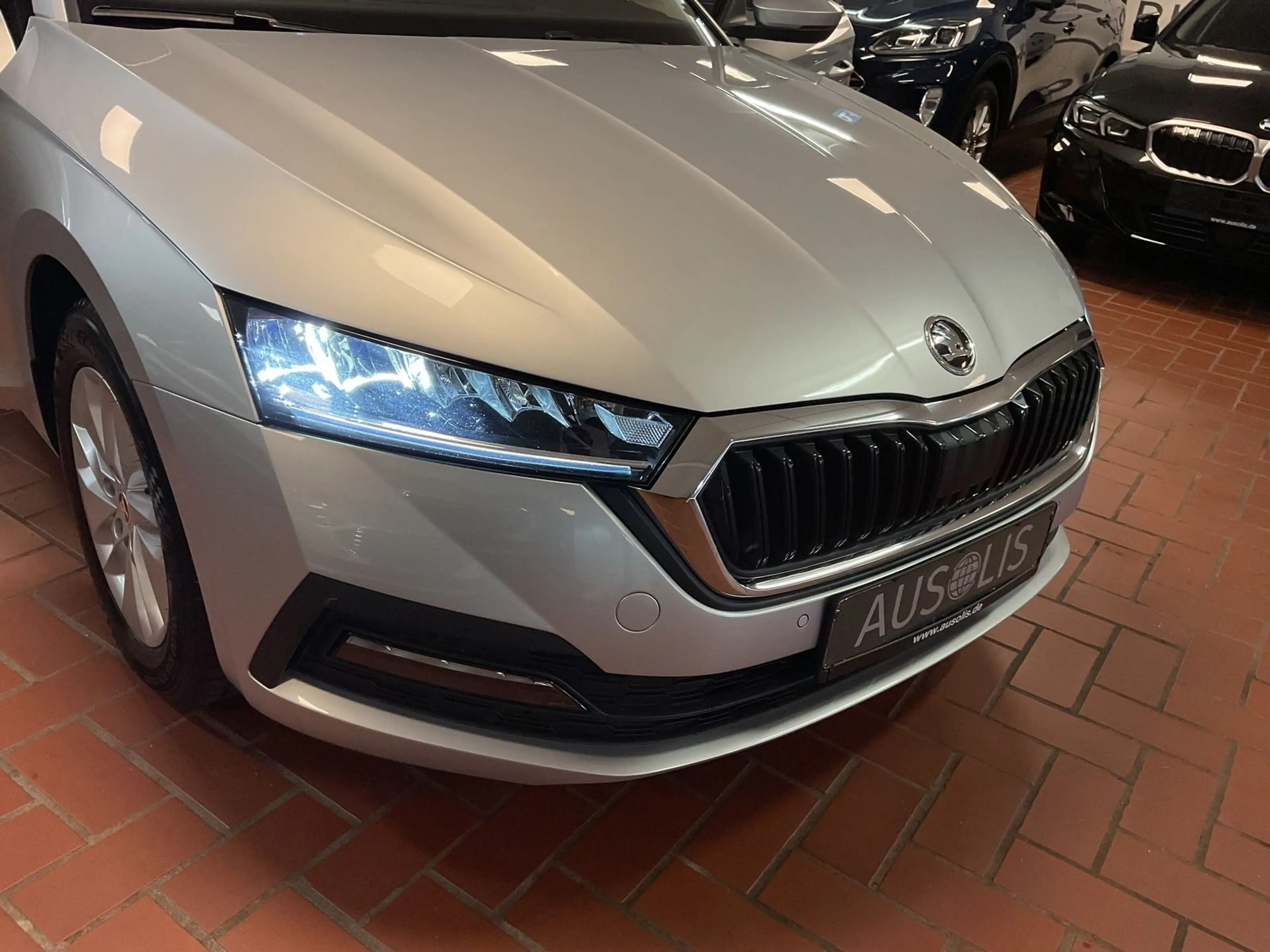 Skoda Octavia Combi 2.0 TDI LED,PDC,Navi — photo 26