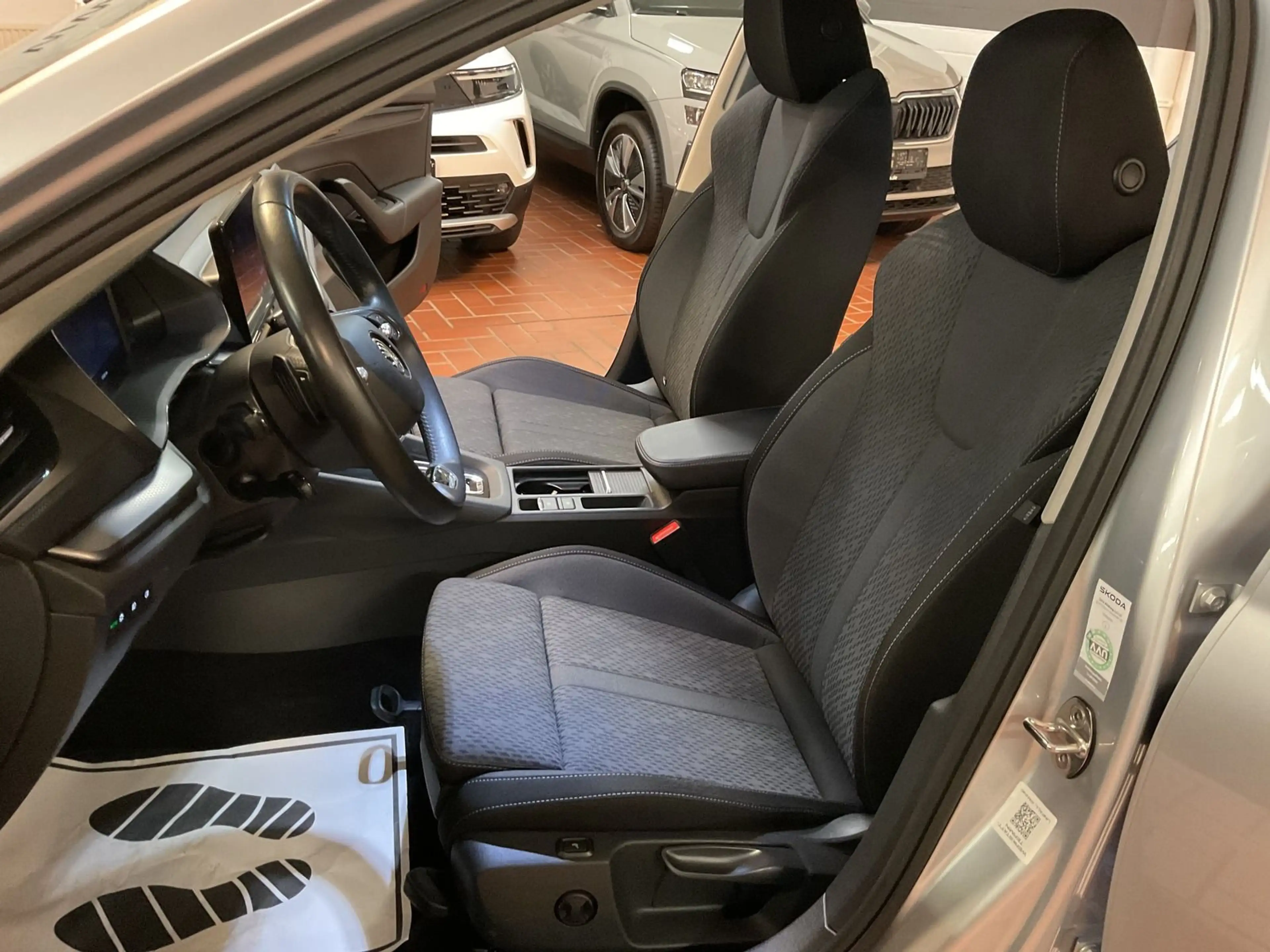 Skoda Octavia Combi 2.0 TDI LED,PDC,Navi — photo 18